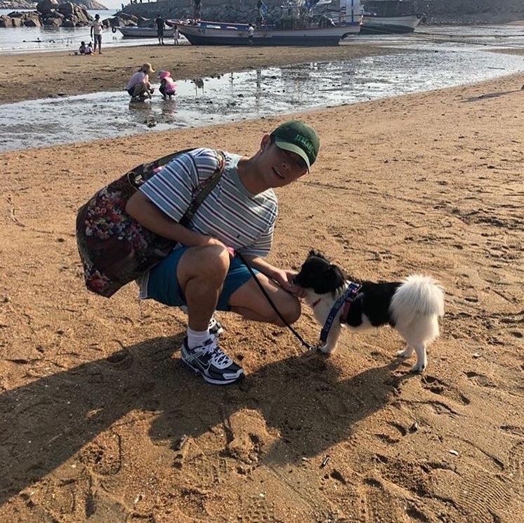 Nike Zoom Vomero 5 SE SP Dark Grey Black White 착용 스타일 - 3