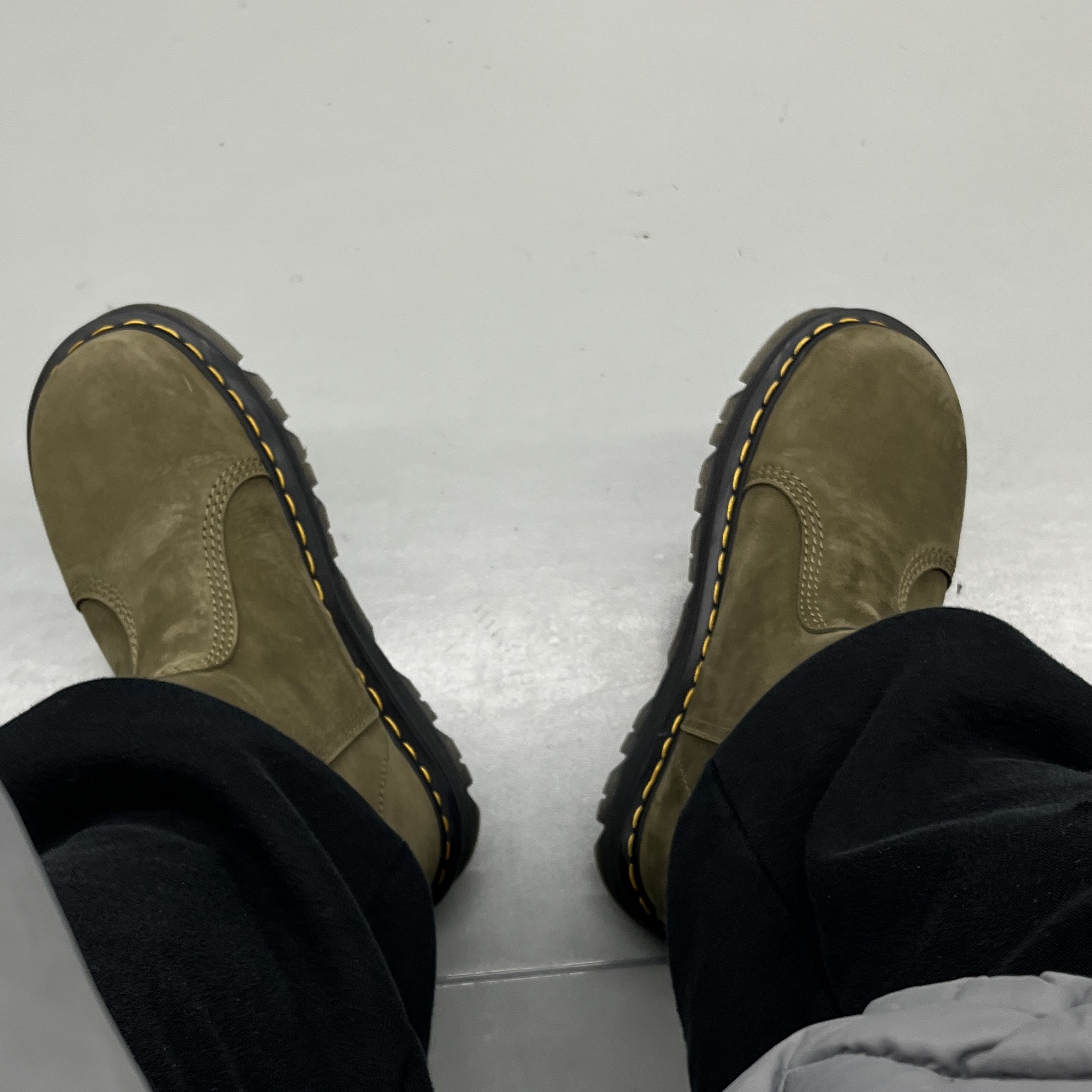 (W) Dr. Martens Zebzag Rigger Leather Boots DMS Olive 착용 스타일