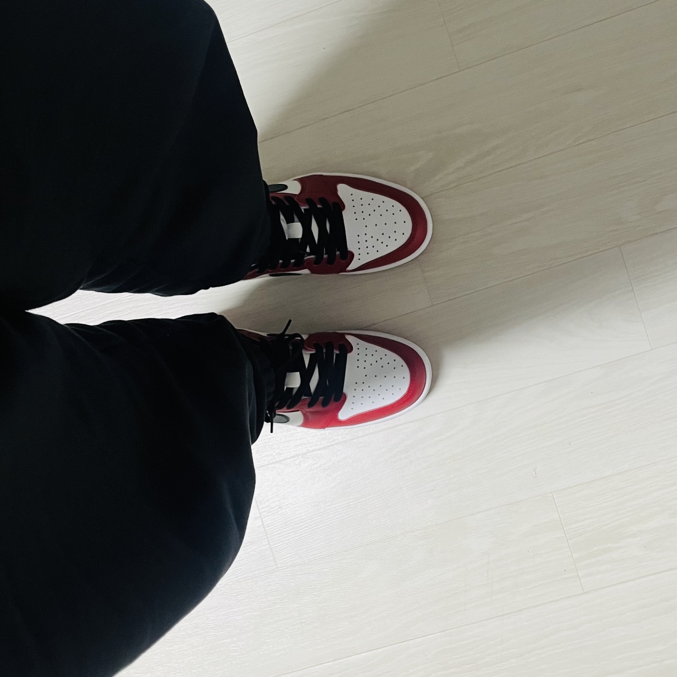 Jordan 1 Retro Low OG Chicago 착용 스타일 - 4