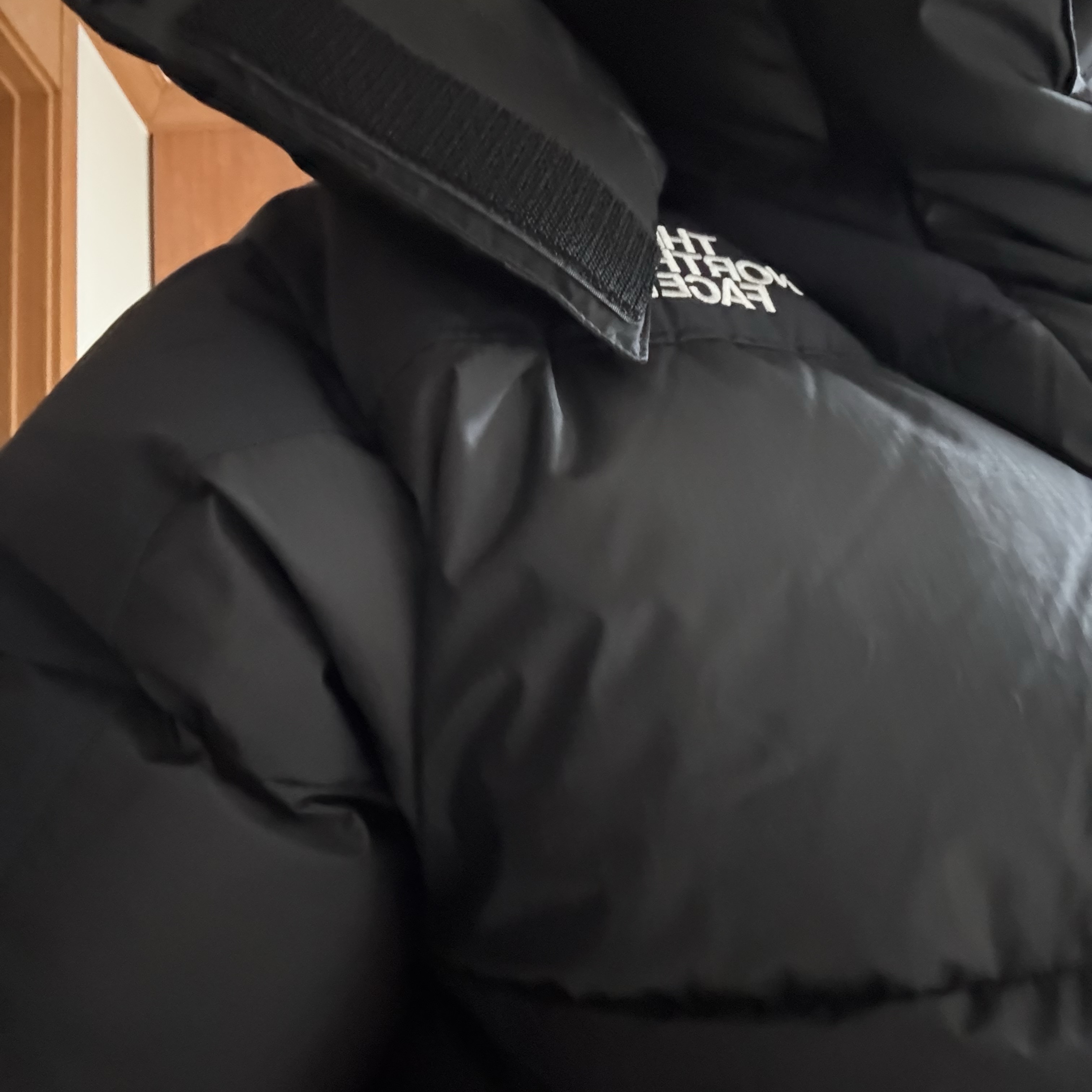 The North Face Him Down Parka Black 착용 스타일