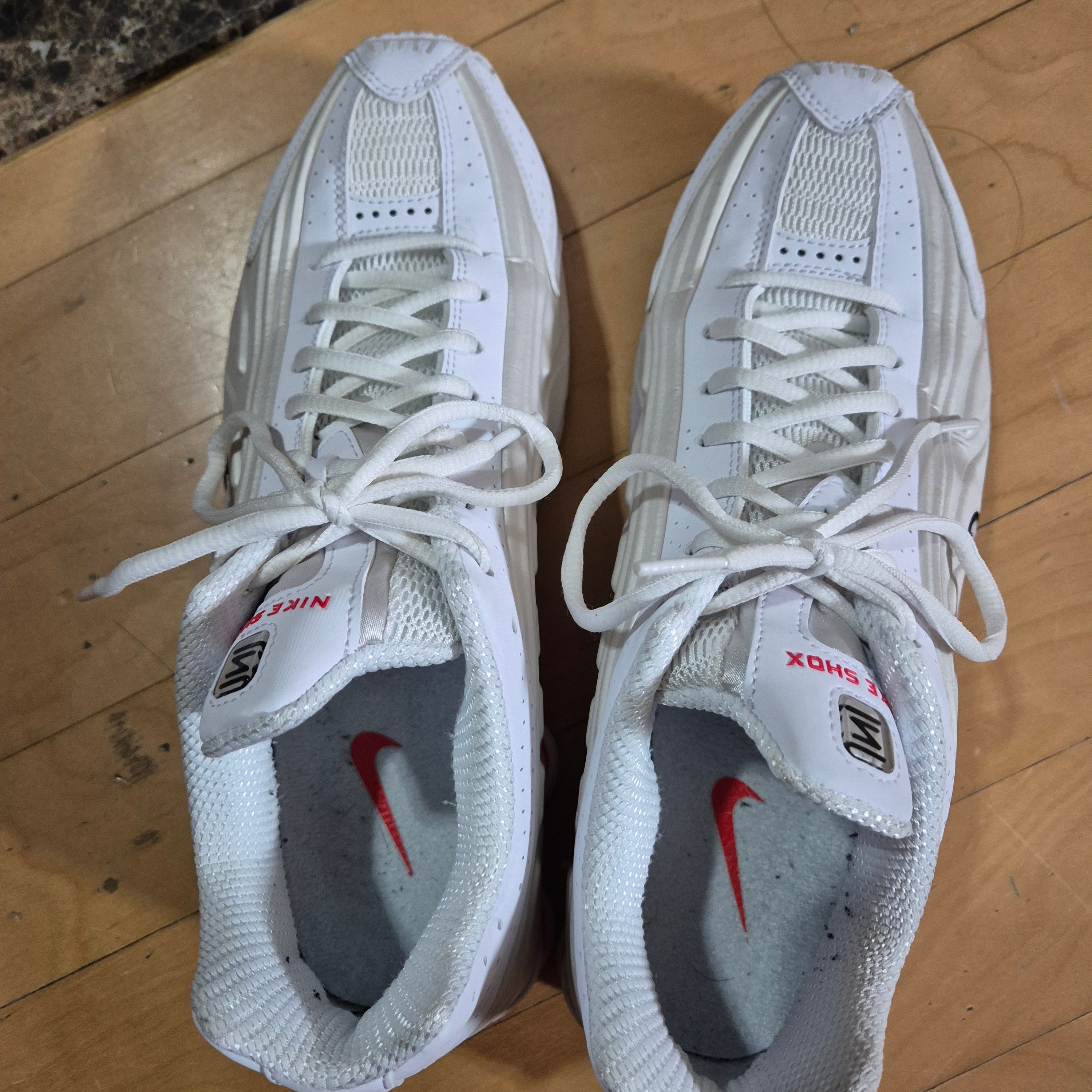 (W) Nike Shox R4 White Phantom 착용 스타일