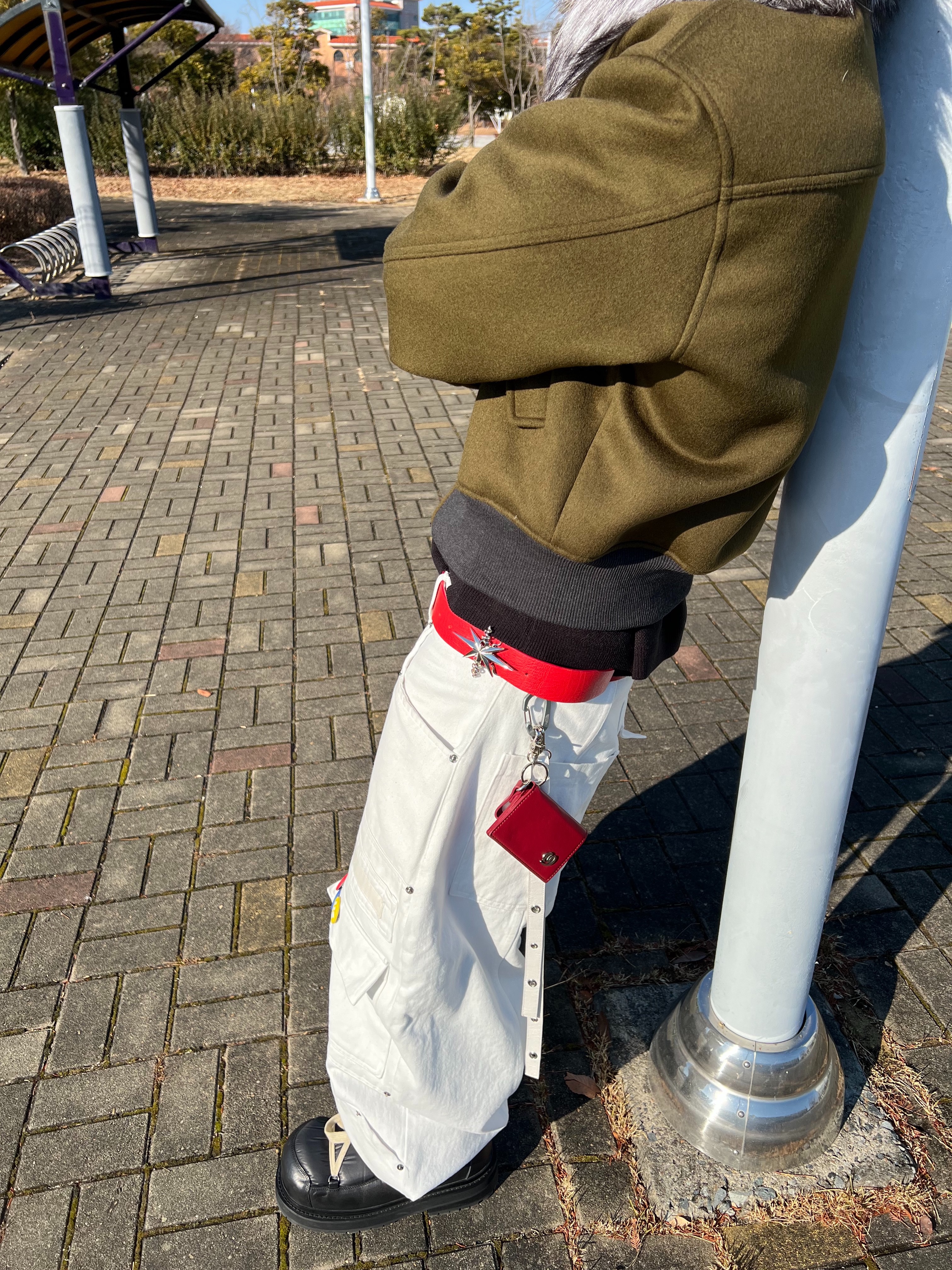 Nos Couleurs x Koin x Llud Rivet Carpenter Pants White, Undermycar Code Name Valkyrie Silver Fox Collar Virgin Wool Jacket Olive - 24FW 착용 스타일 - 5