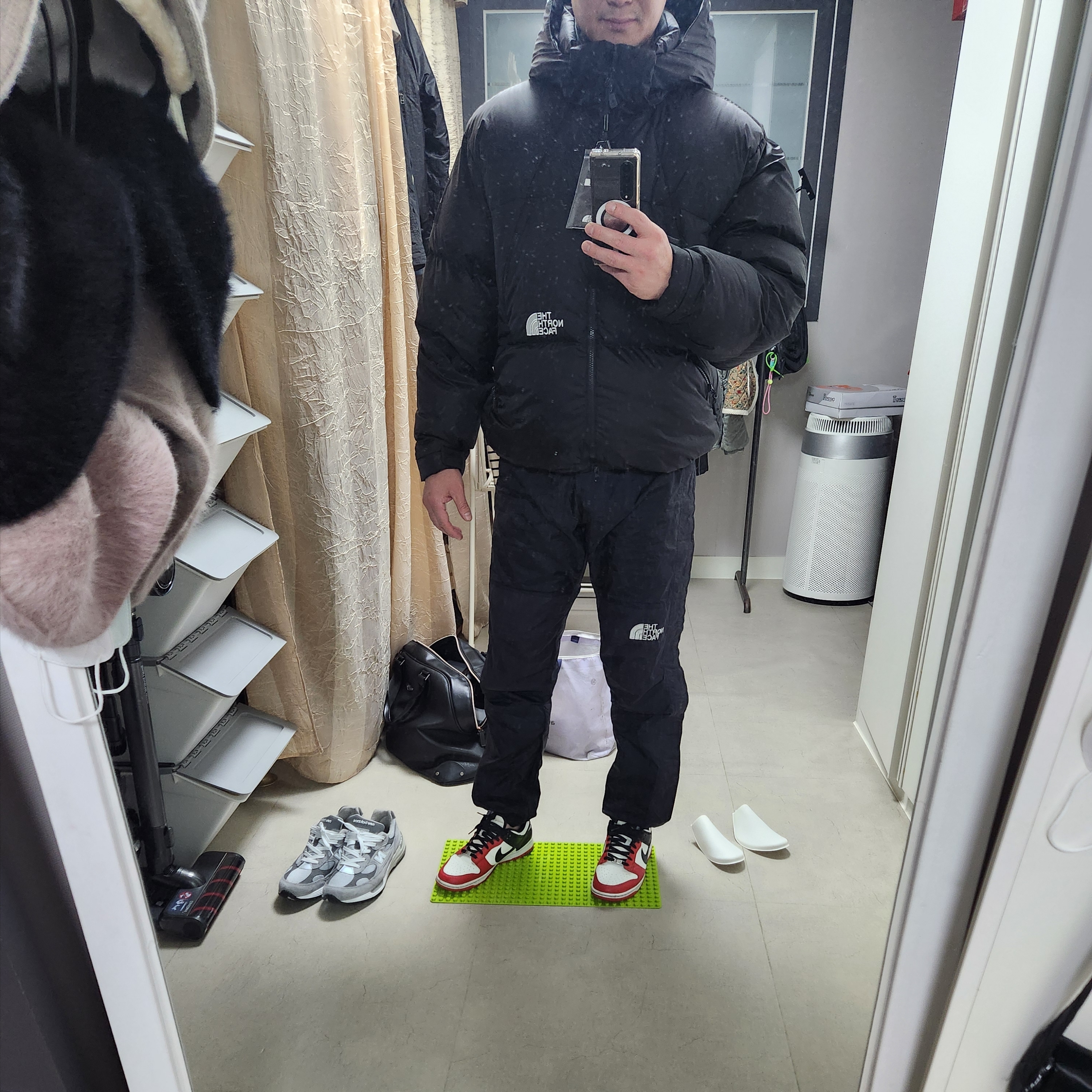 The North Face White Label Project Down Jacket RDS Black - 25FW, New Balance 992 Made in USA Core Grey Silver Metallic 착용 스타일 - 4