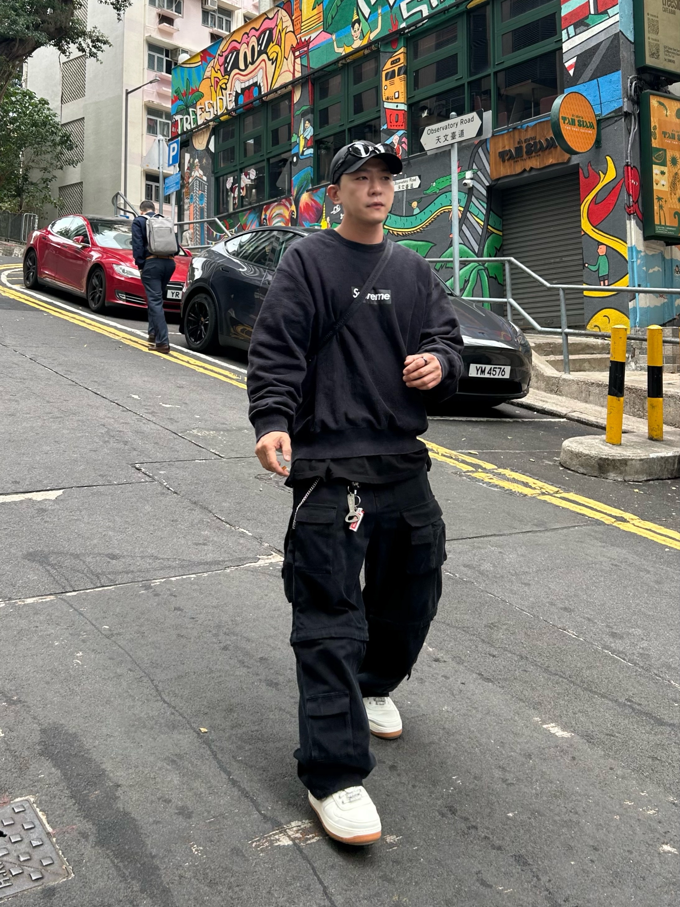 Supreme Washed Box Logo Crewneck Black - 25SS, Supreme Metal Lighter Holster - 19SS 착용 스타일