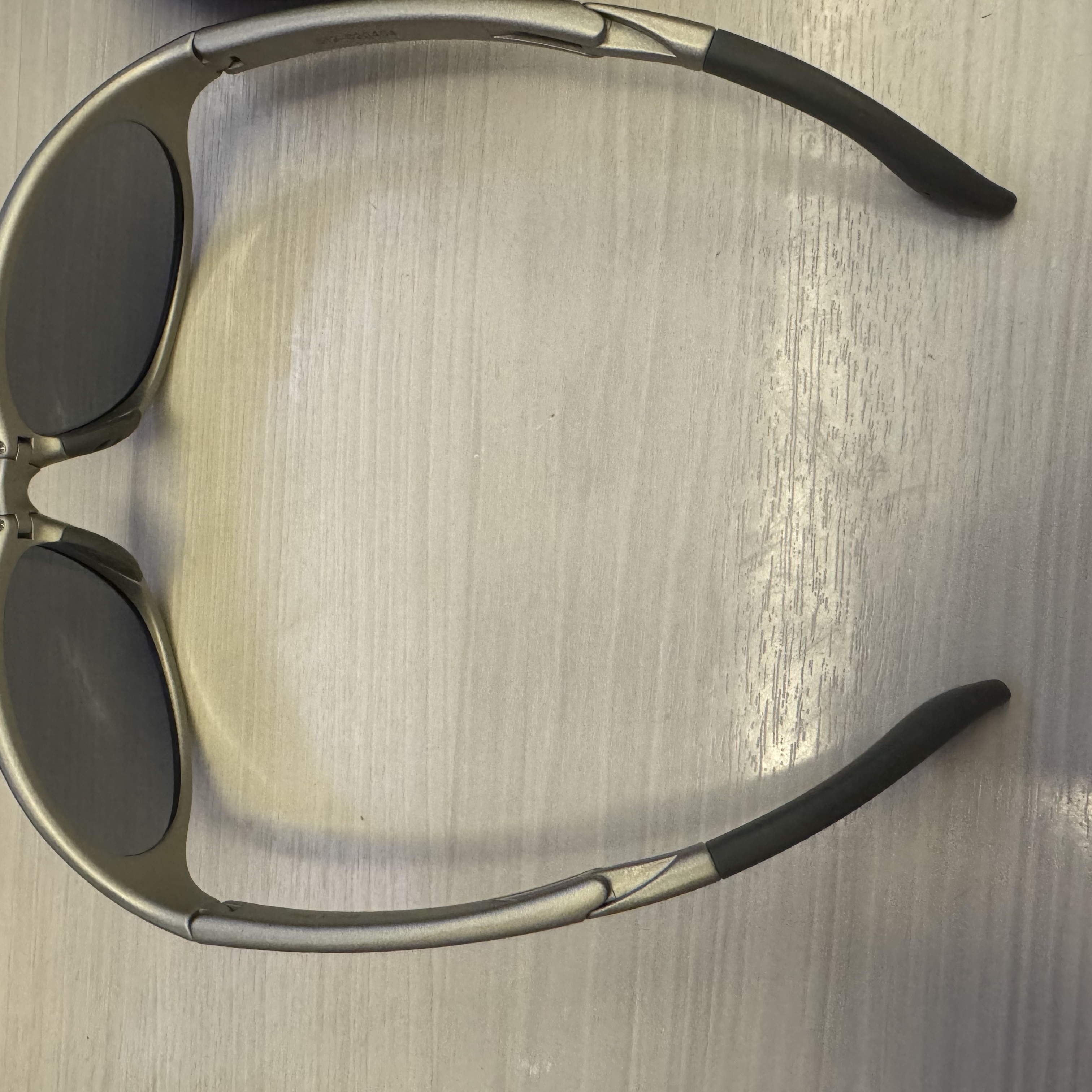 Montbell Trekking Glasses Silver Metallic Light Grey 착용 스타일 - 4