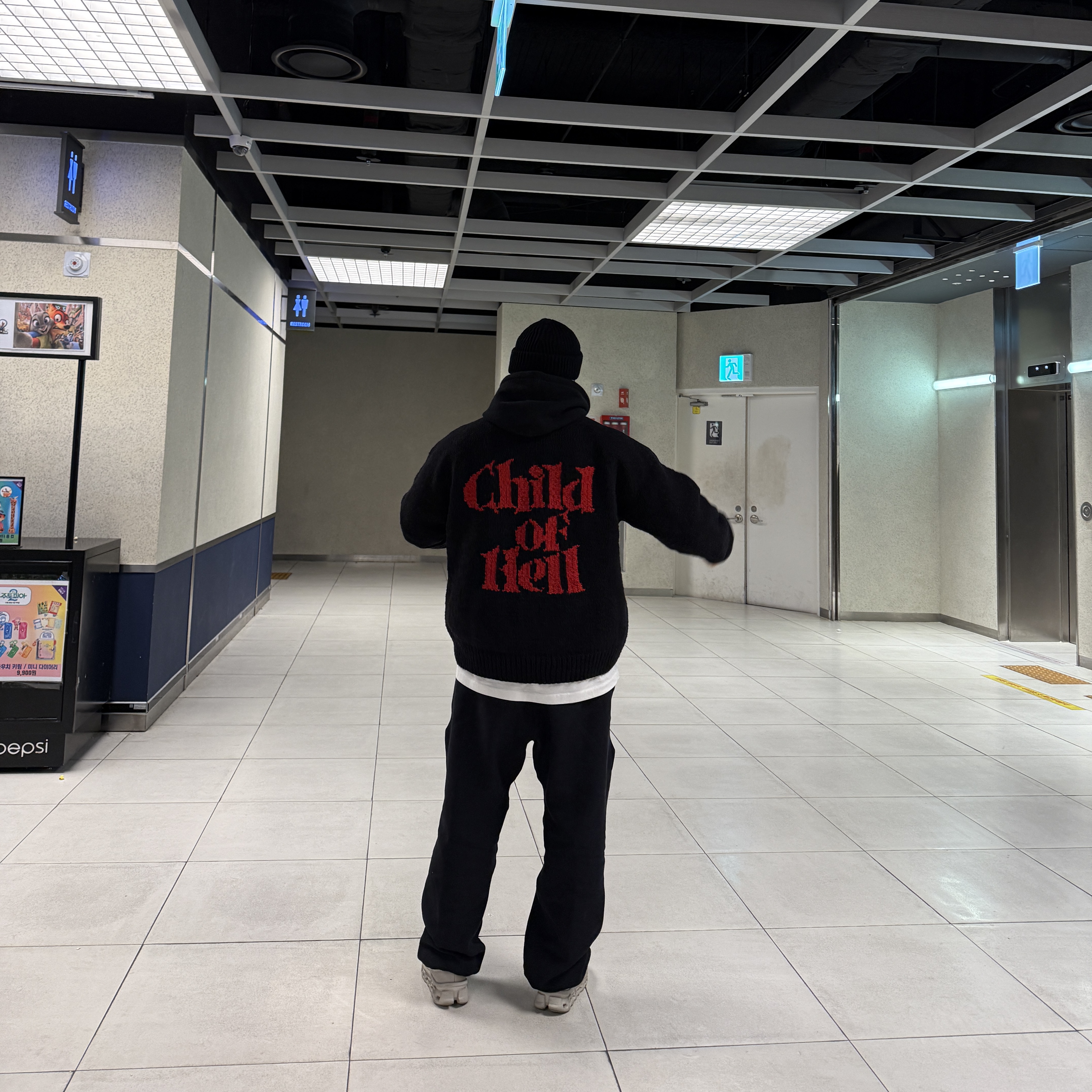 Supreme Child of Hell Cowichan Sweater Black - 24FW, Supreme Small Box Hooded Sweatshirt Black - 24SS 착용 스타일 - 1