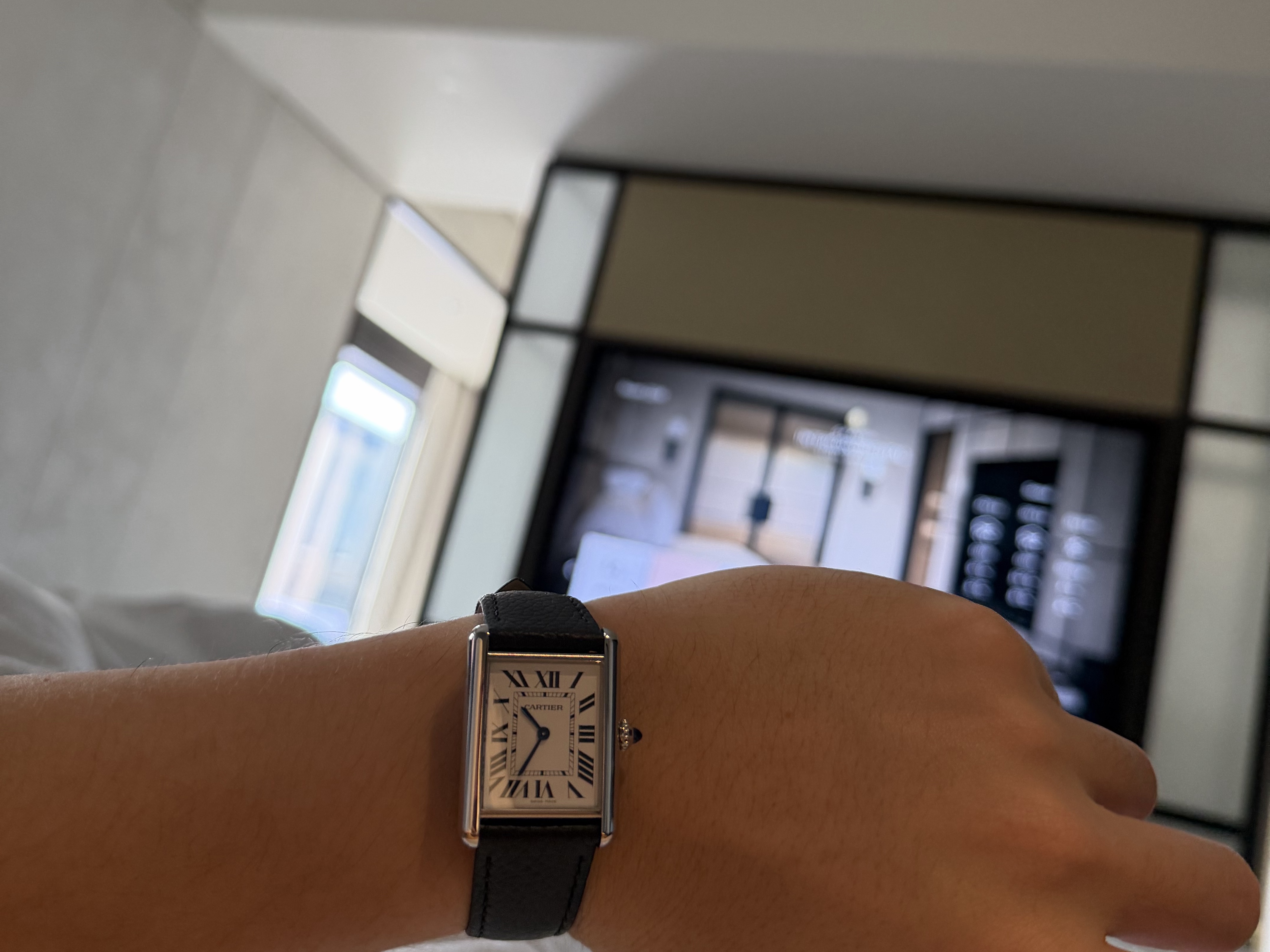 Cartier Tank Must Watch Large Quartz Steel Bracelet Steel, Cartier Tank Must Watch Large Quartz Steel Calfskin Black 착용 스타일 - 2