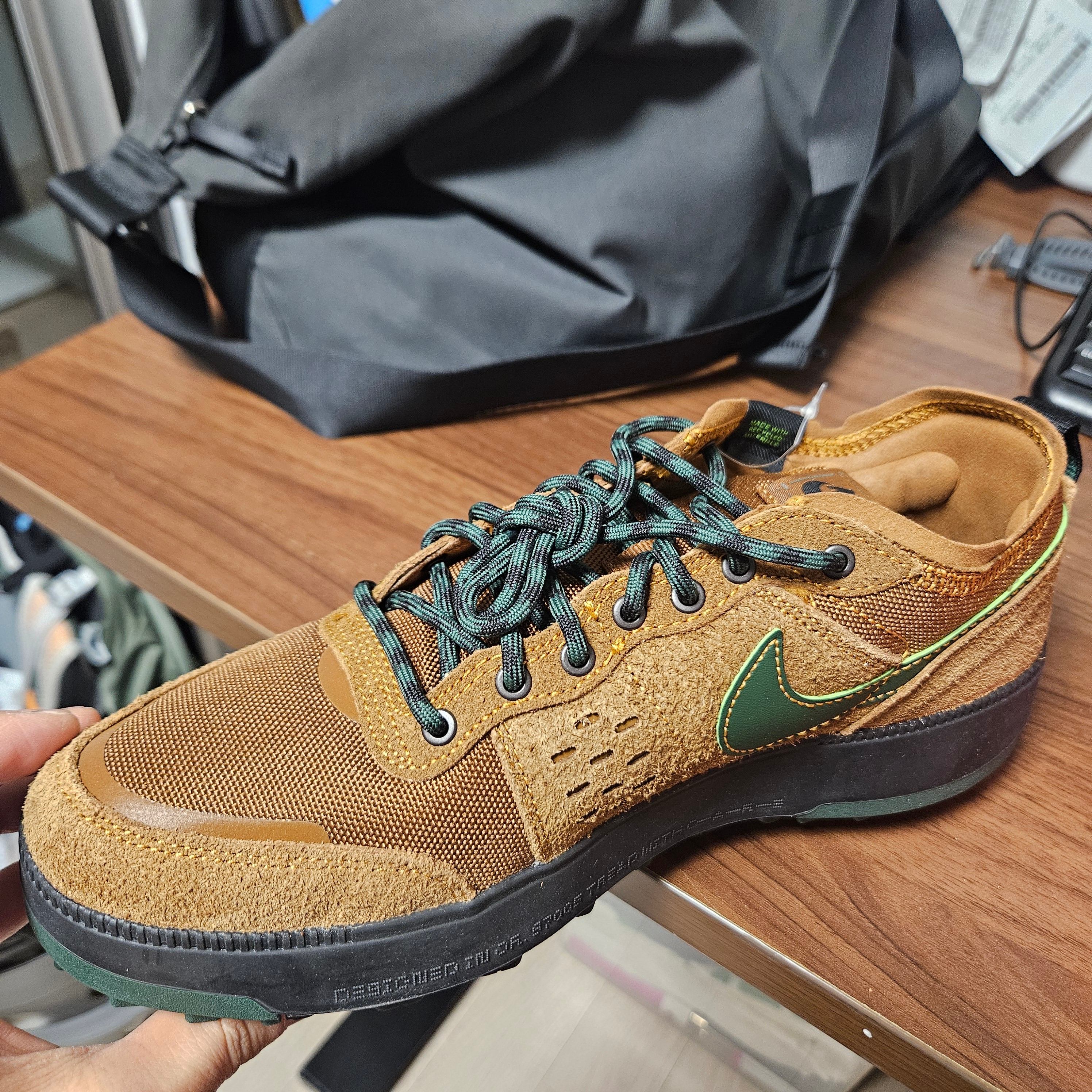 Nike C1TY Premium Cordura Light British Tan Black 착용 스타일 - 1
