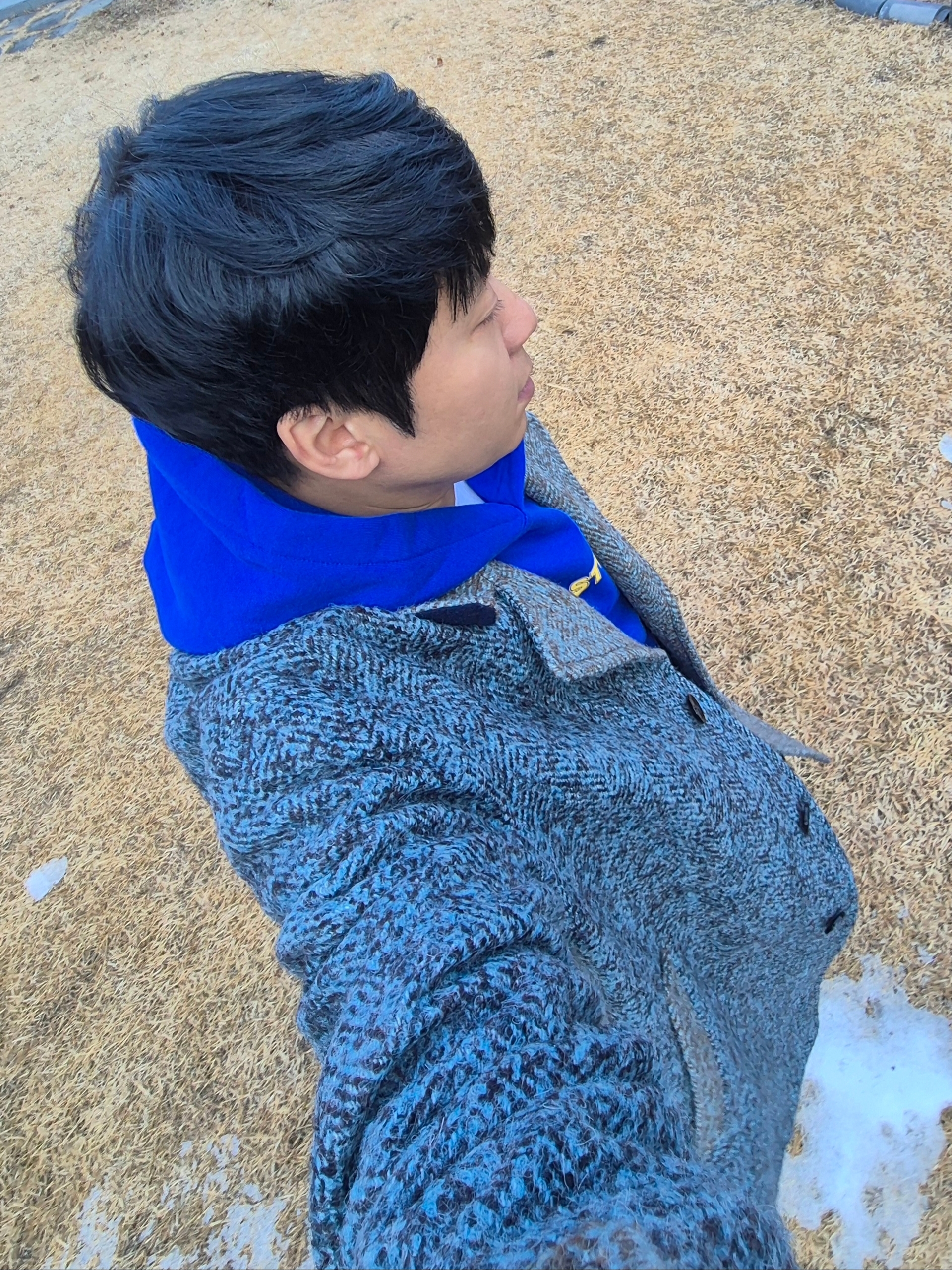 IAB Studio IAB Straight Logo Hoodie Blue 착용 스타일 - 4