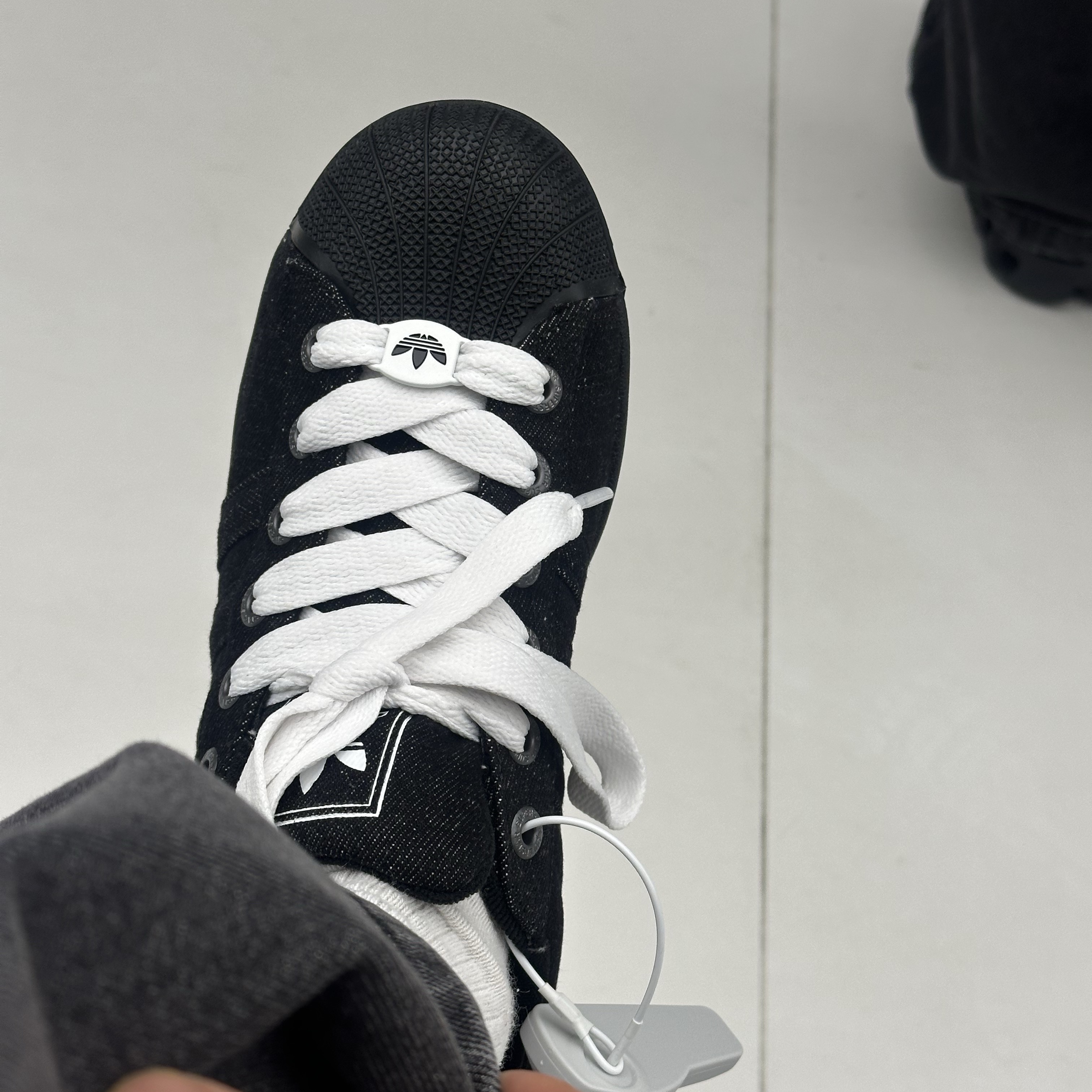 Adidas Superstar II Core Black Cloud White 착용 스타일 - 2