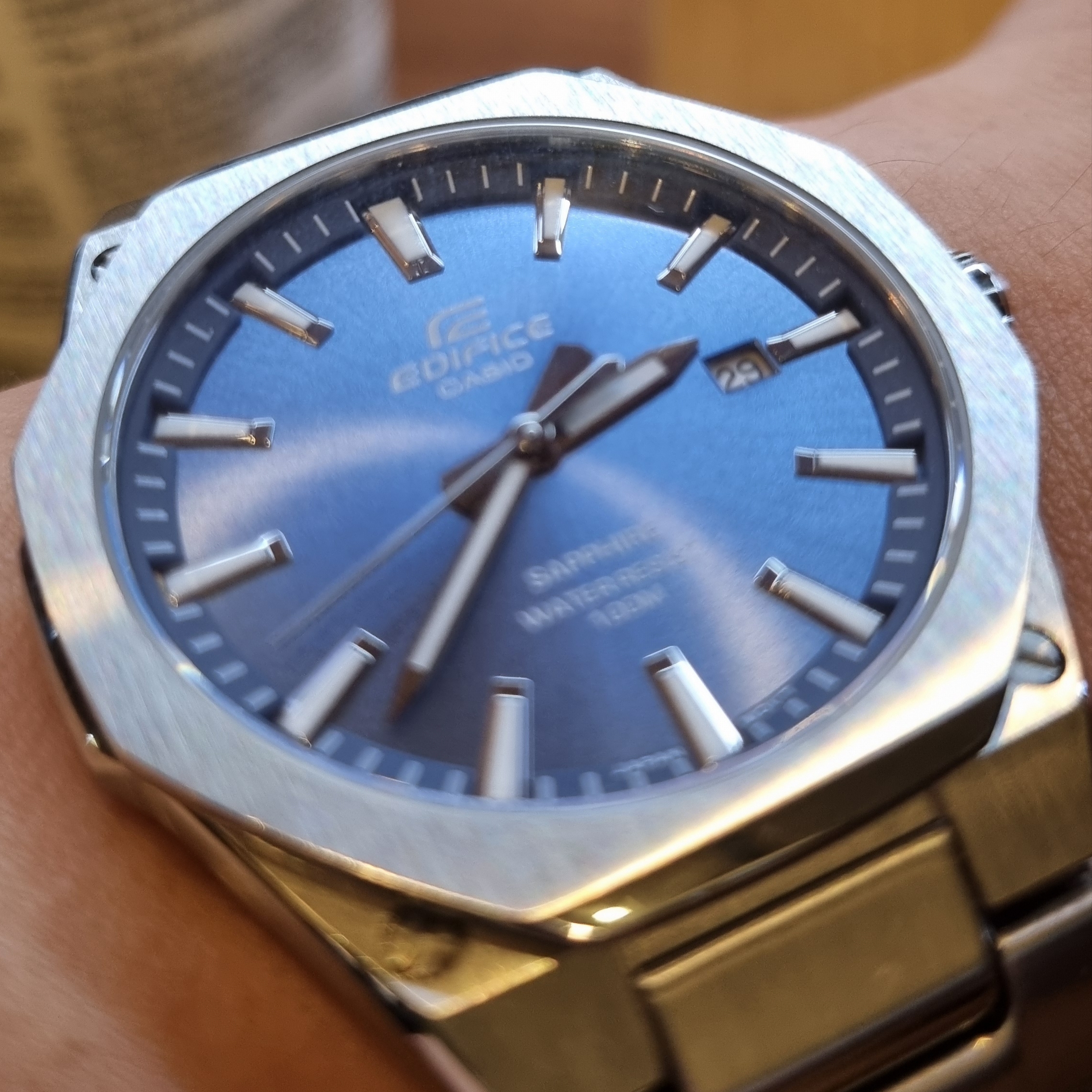 Casio EFR-S108D-2AVUDF 착용 스타일 - 1