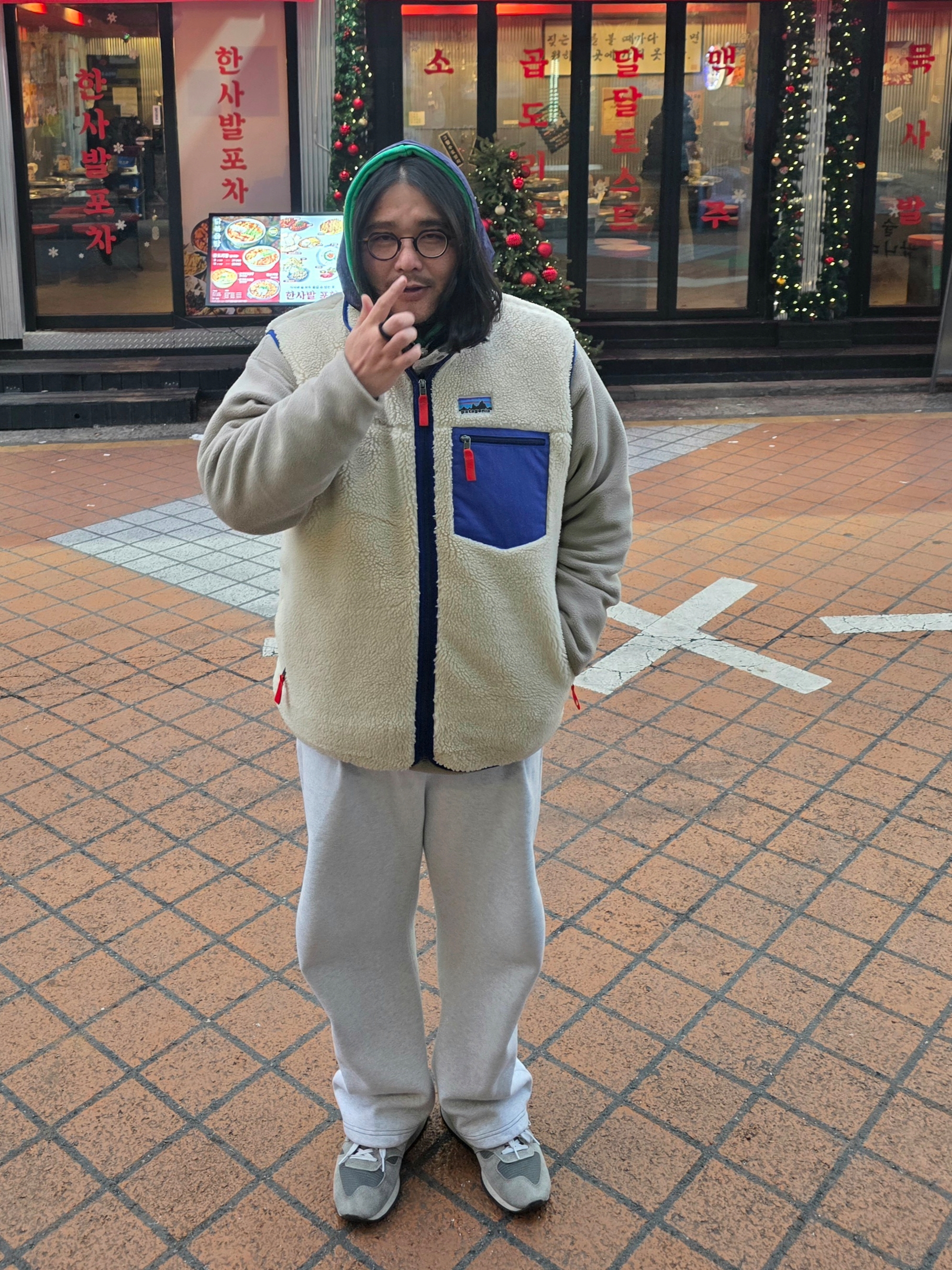 Patagonia Synchilla Snap-T Fleece Pullover Seabird Grey, Patagonia Classic Retro-X Vest Dark Natural 착용 스타일