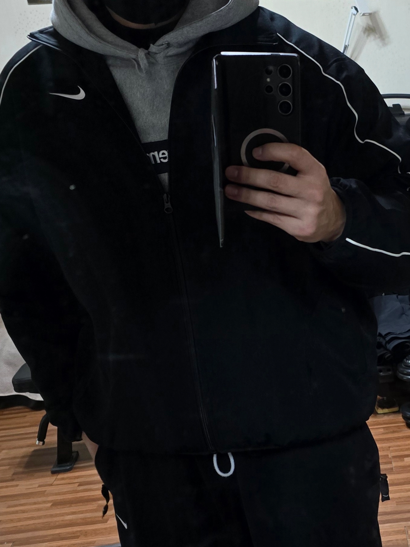 Supreme x Nike Track Jacket Black - 25SS, Supreme Box Logo Hooded Sweatshirt Heather Grey - 25FW 착용 스타일