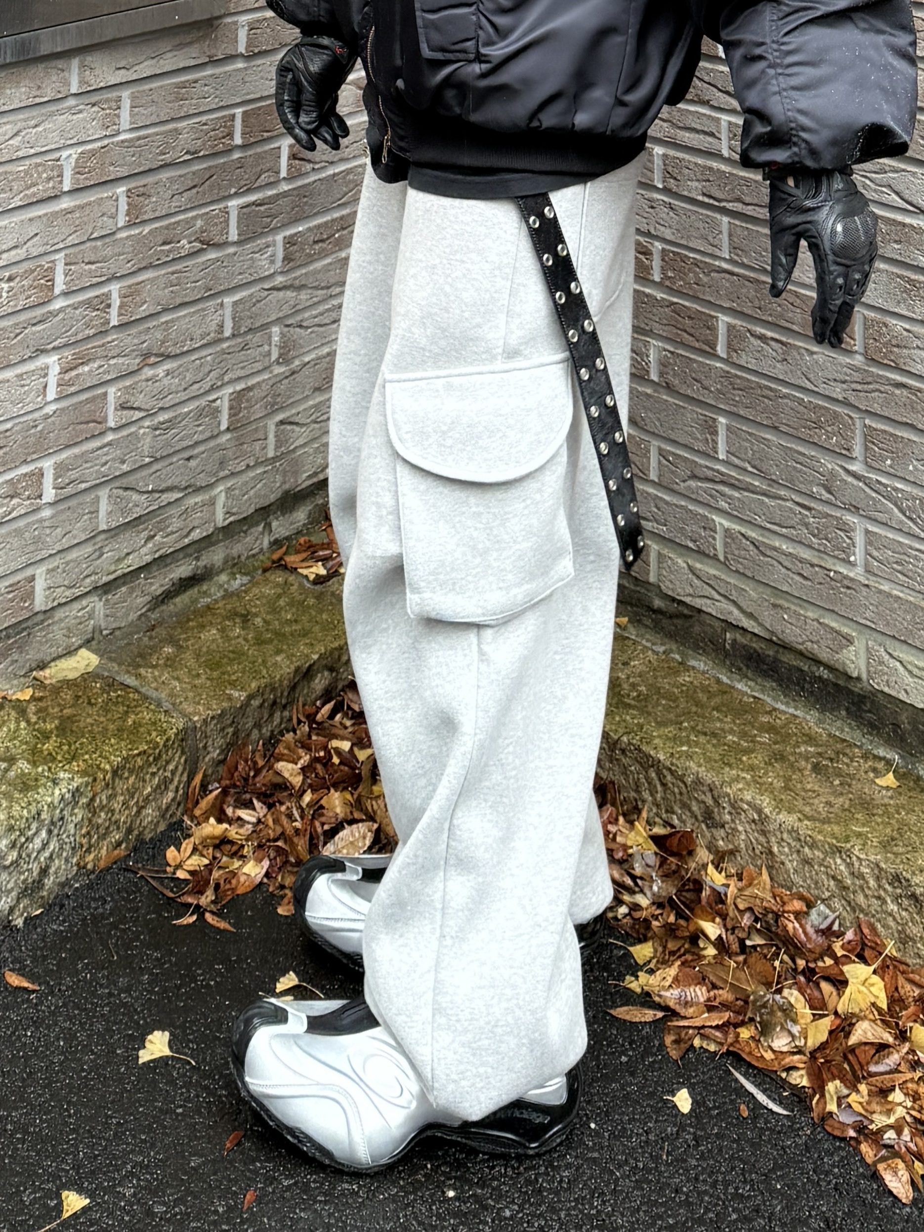 Balenciaga Basketball Sneakers Silver Black, MJD X KOIN SEOUL Wide Cargo Sweat Pants 착용 스타일 - 7