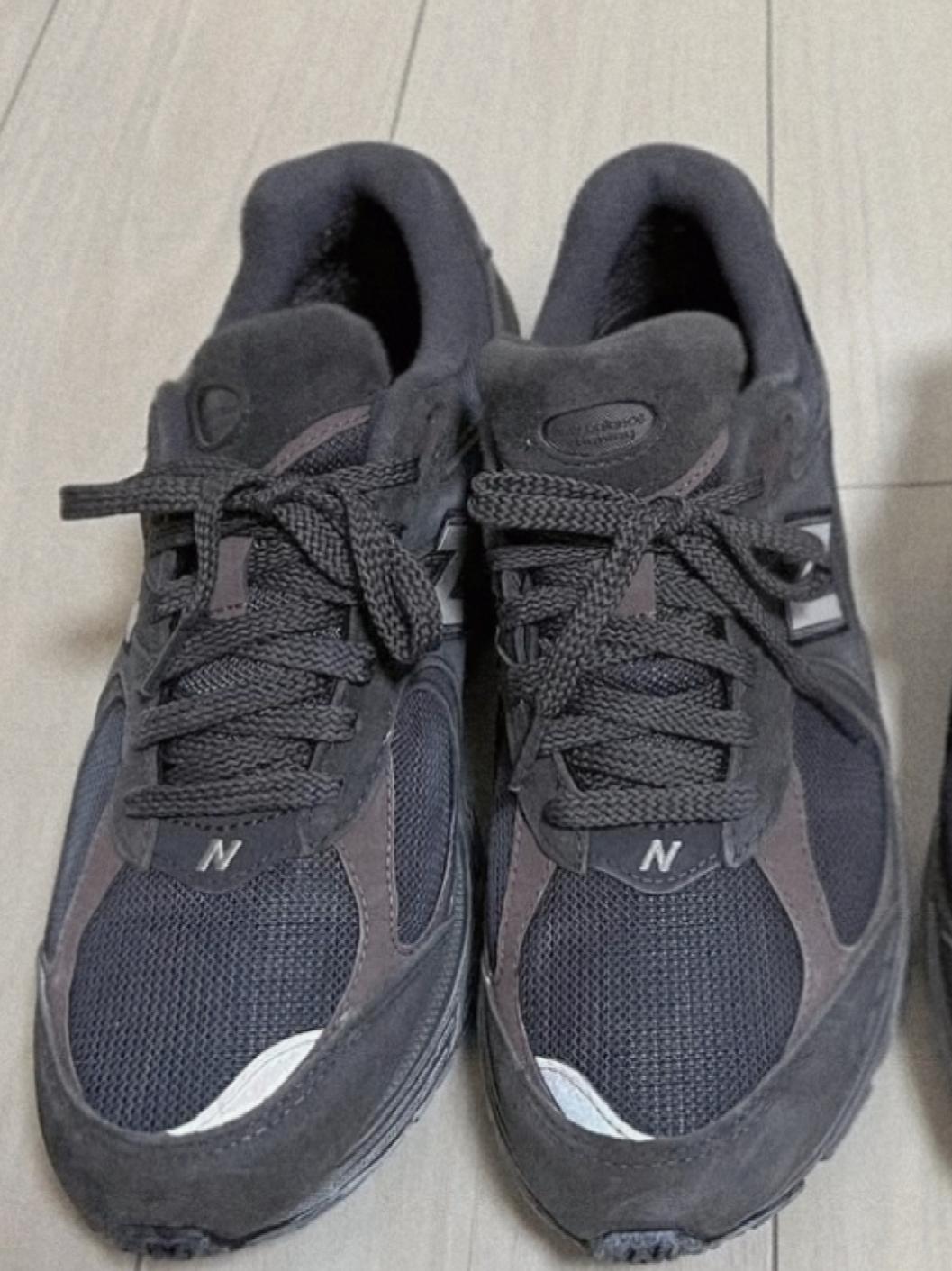 New Balance 2002R Dark Camo 착용 스타일