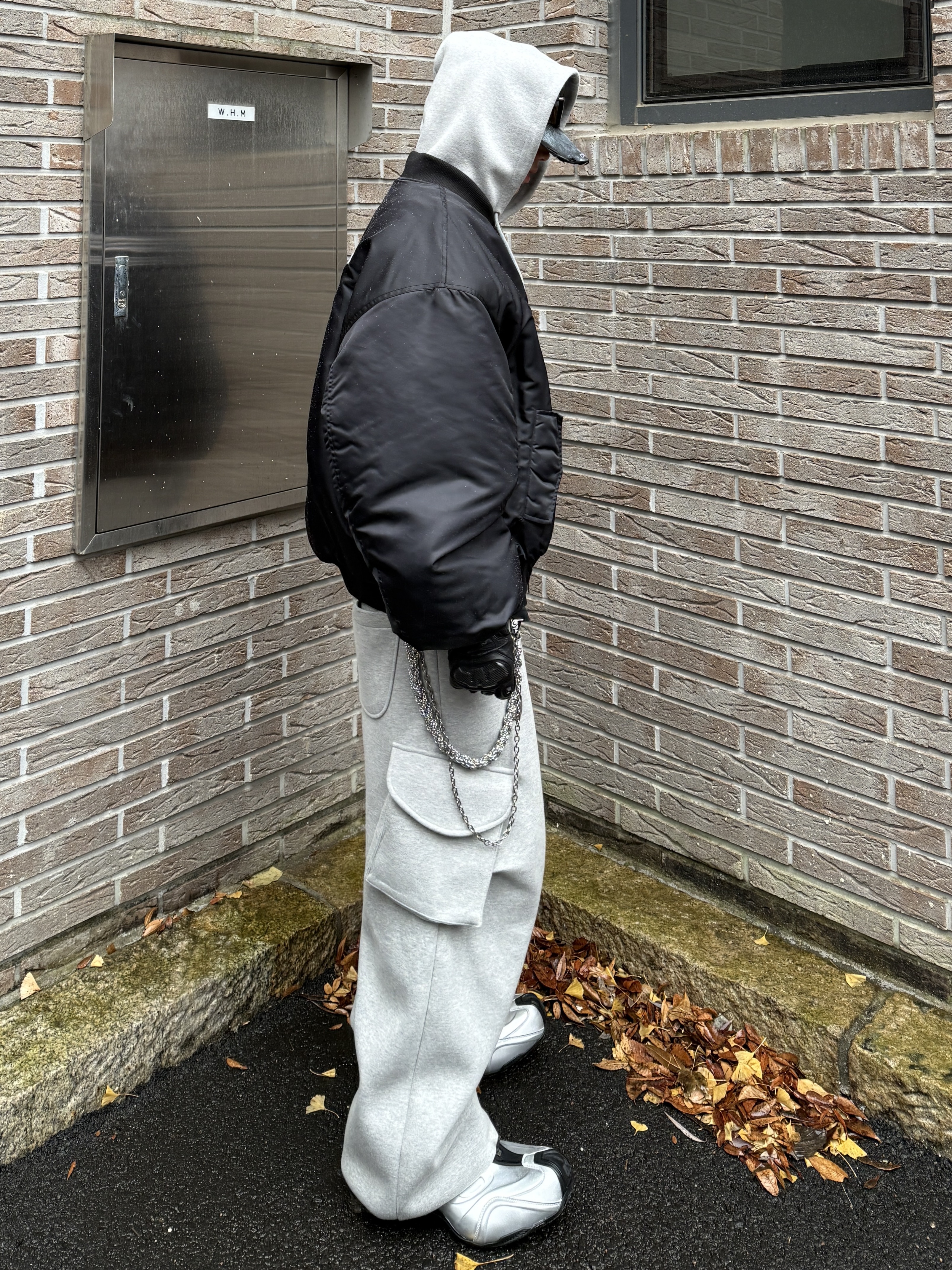 Balenciaga Basketball Sneakers Silver Black, MJD X KOIN SEOUL Wide Cargo Sweat Pants 착용 스타일 - 2