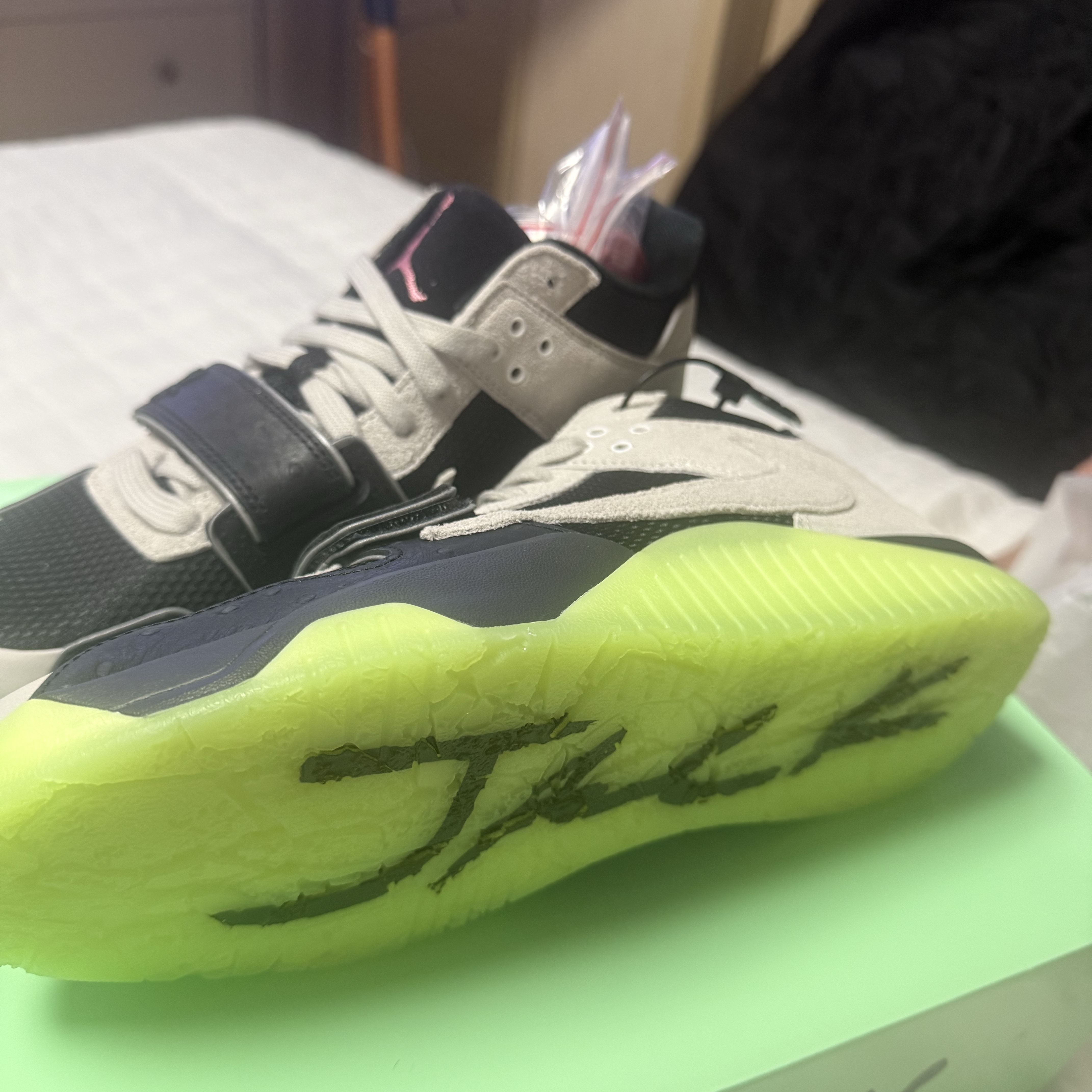 Jordan x Travis Scott x Chase B Jumpman Jack TR Black Night Silver 착용 스타일 - 3