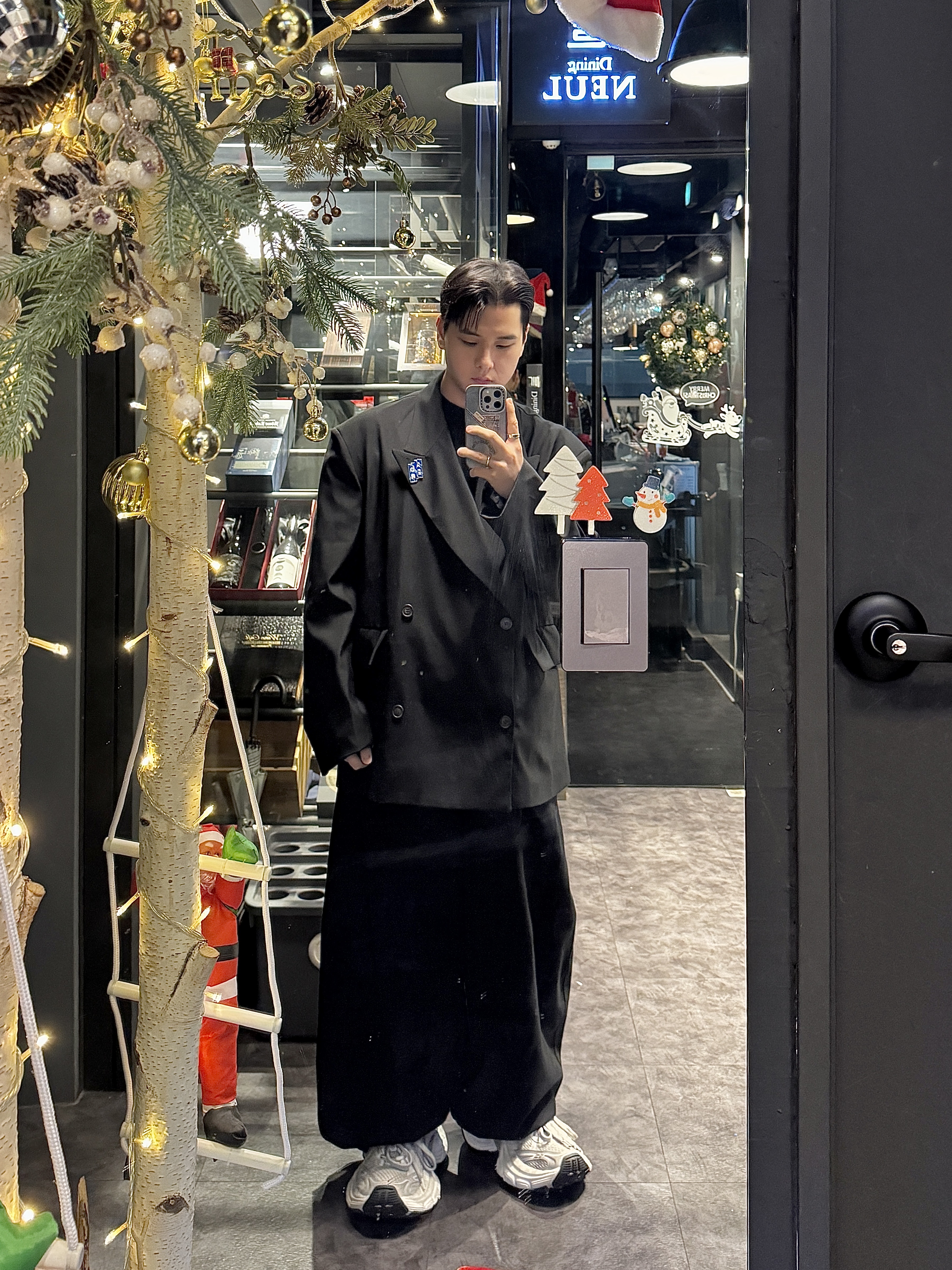 Balenciaga 10XL Sneakers White Black Grey 착용 스타일 - 2
