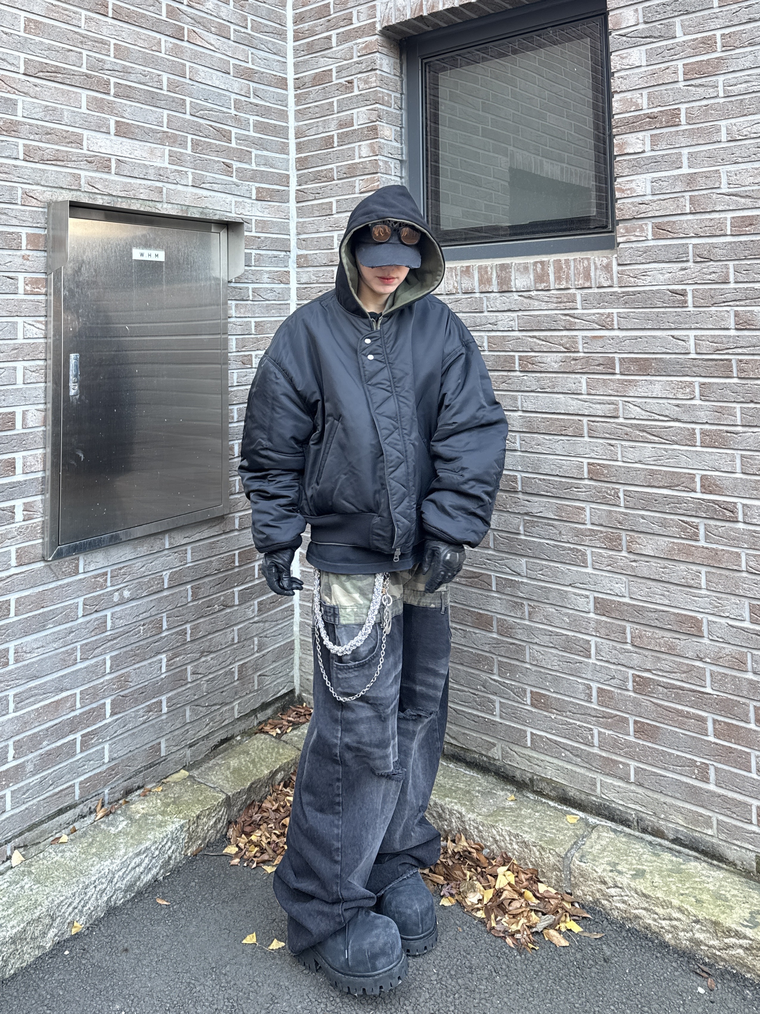 Kamien x MJD Double Hole Belt Black Shearling Calfskin, Balenciaga Stomper Bootie Black 착용 스타일 - 2
