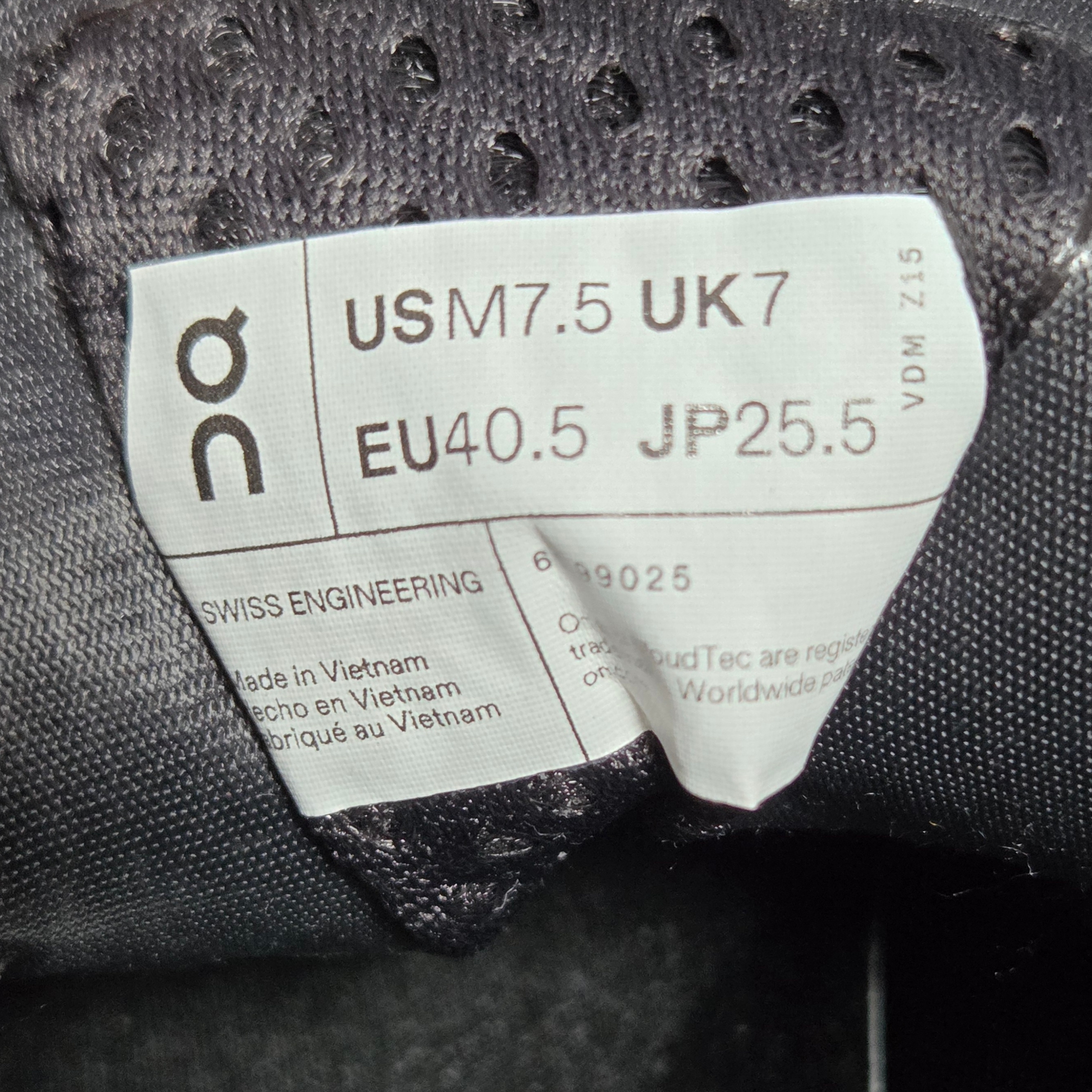 On Running Cloudmonster All Black 착용 스타일 - 3