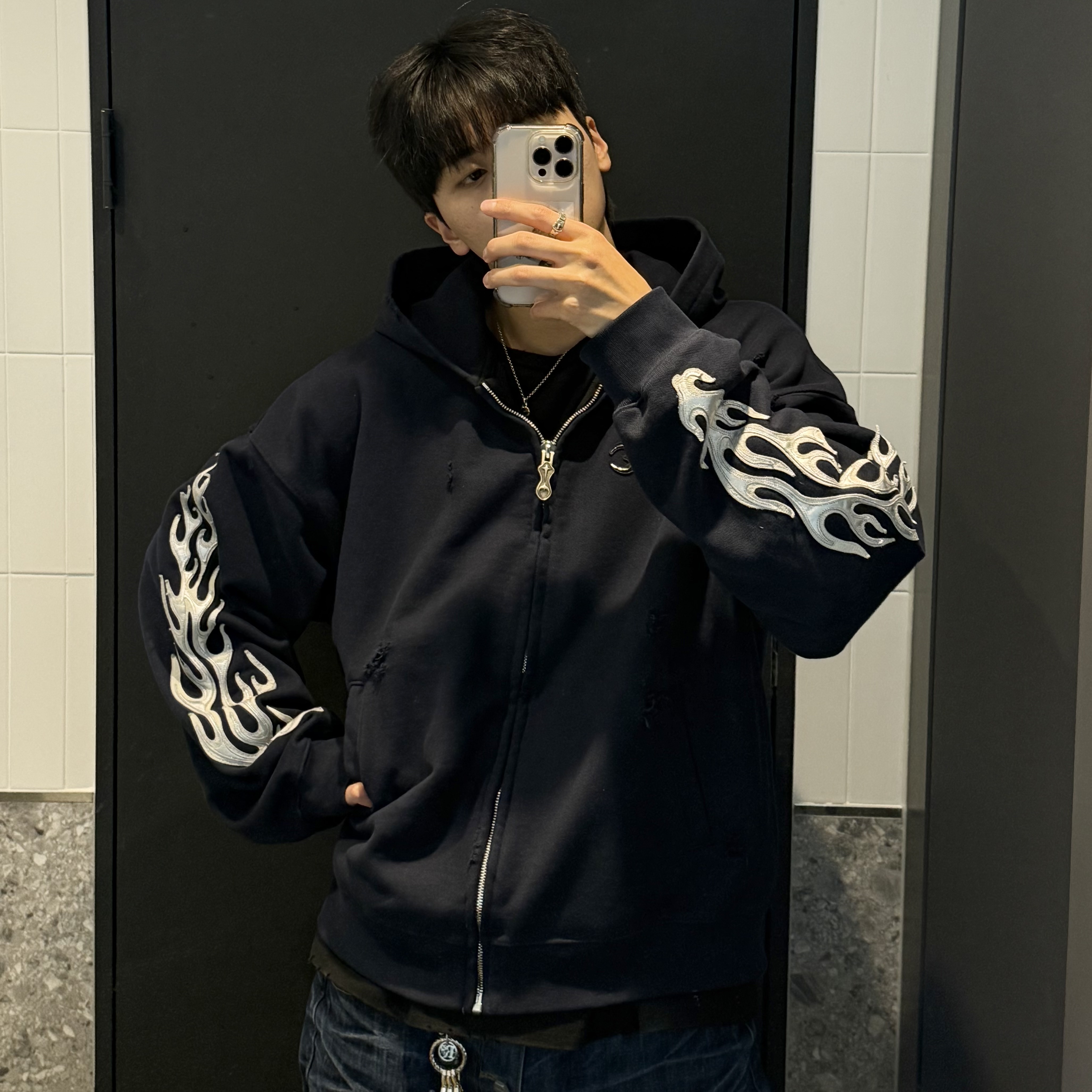 Thug Club Leather Flame Hooded Zip-Up Navy 착용 스타일