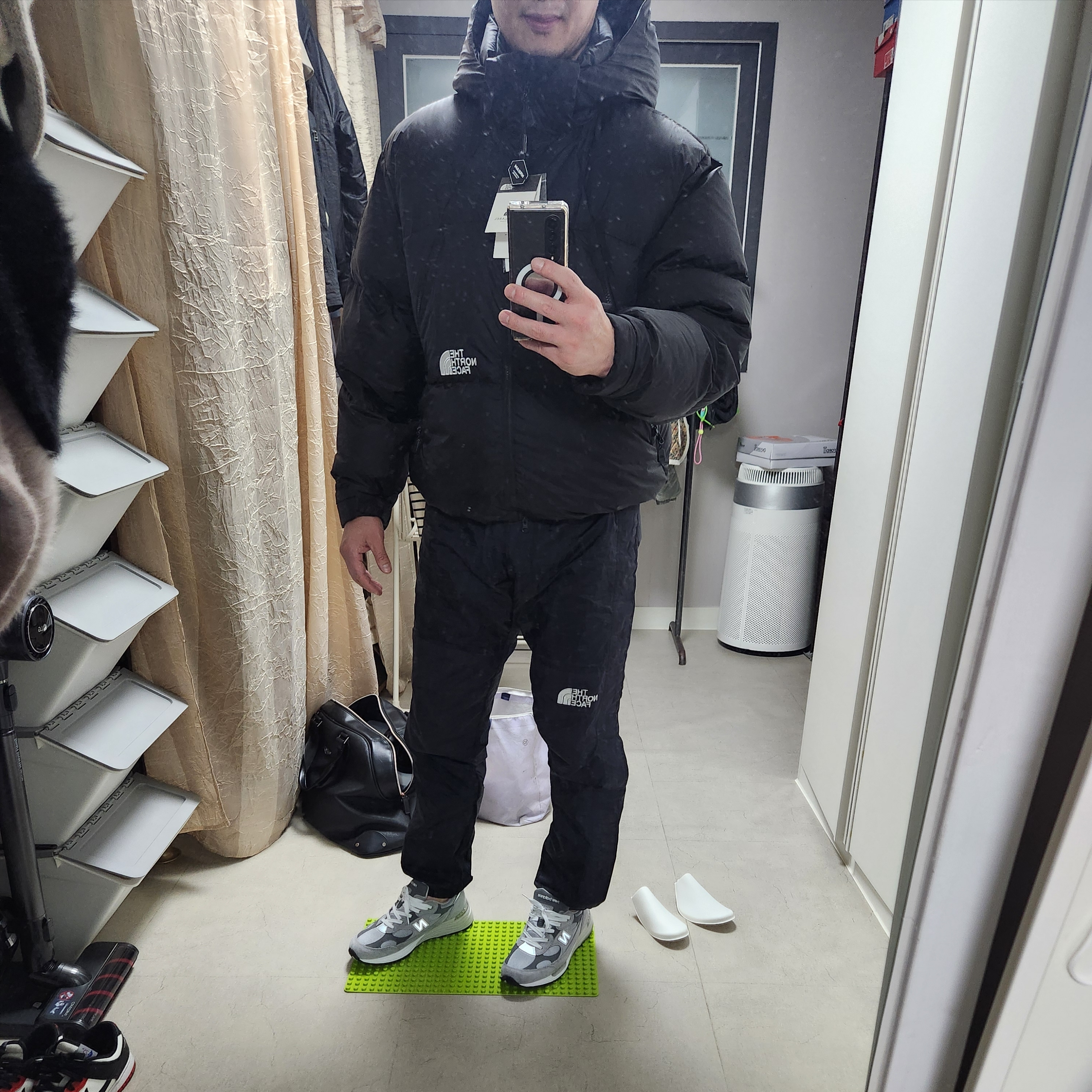 The North Face White Label Project Down Jacket RDS Black - 25FW, New Balance 992 Made in USA Core Grey Silver Metallic 착용 스타일 - 2