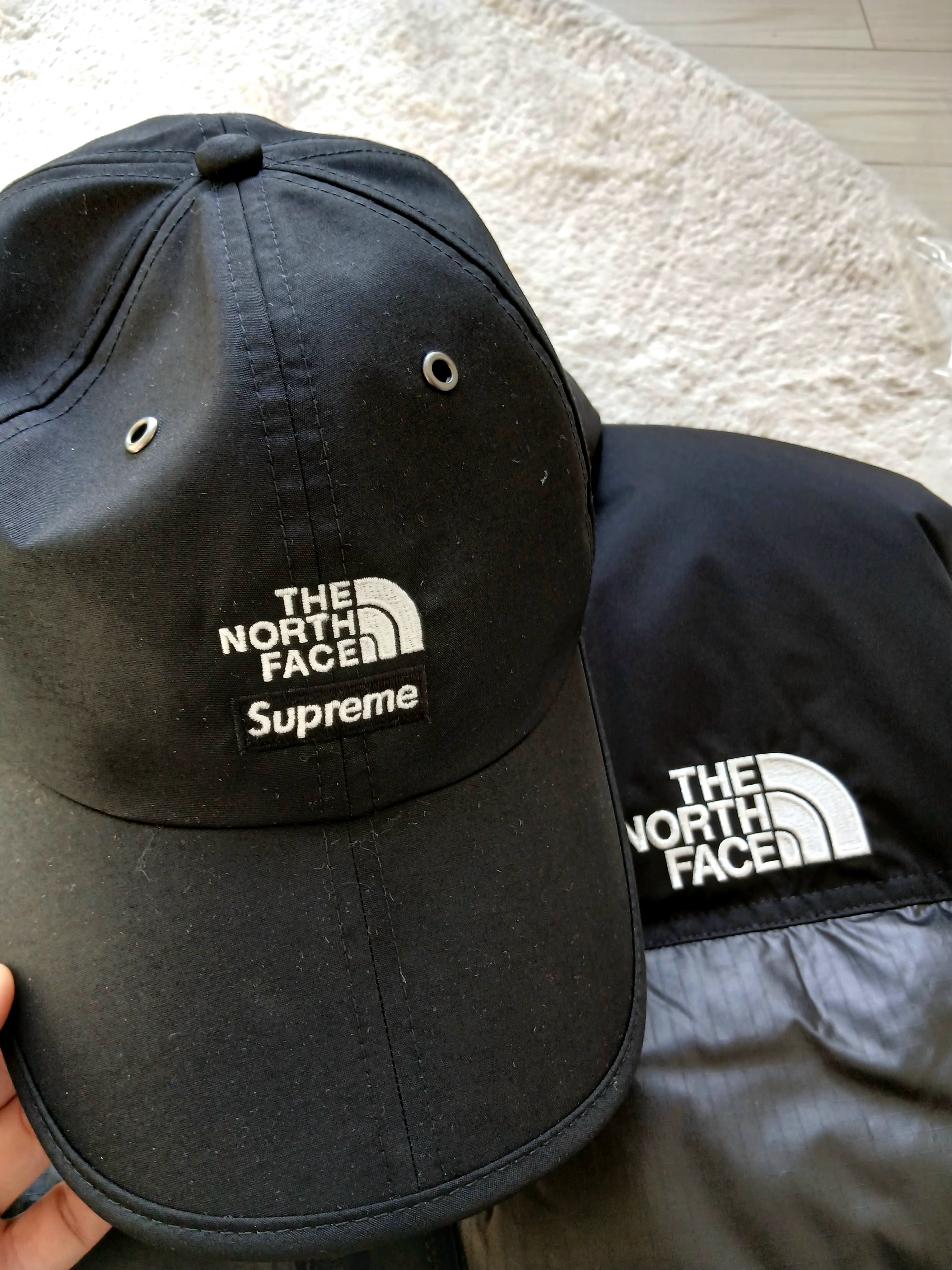The North Face White Label Novelty Nuptse Down Vest Black, The North Face White Label Novelty Nuptse Down Vest Black 착용 스타일 - 4