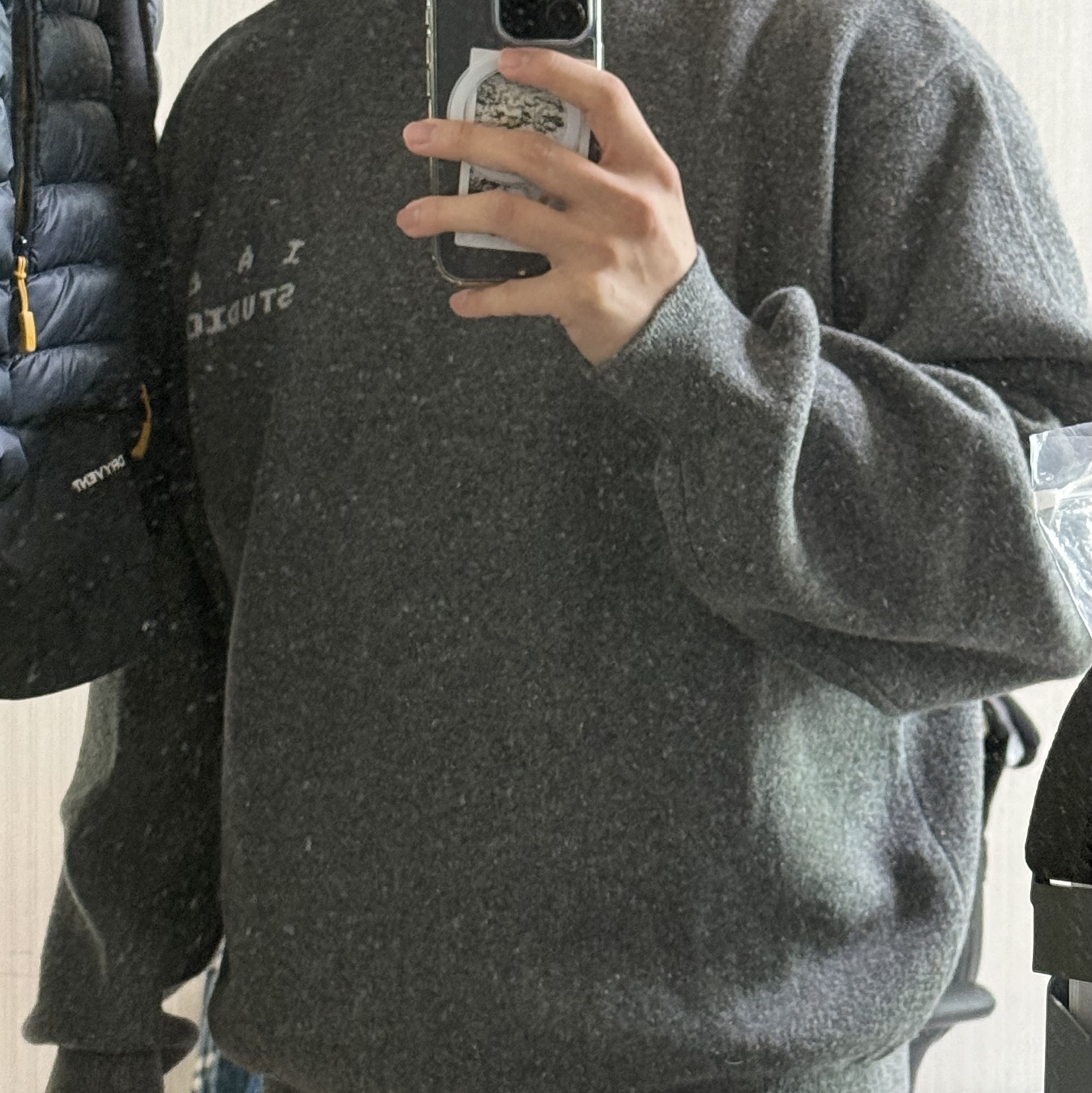 IAB Studio IAB Knit Gray 착용 스타일