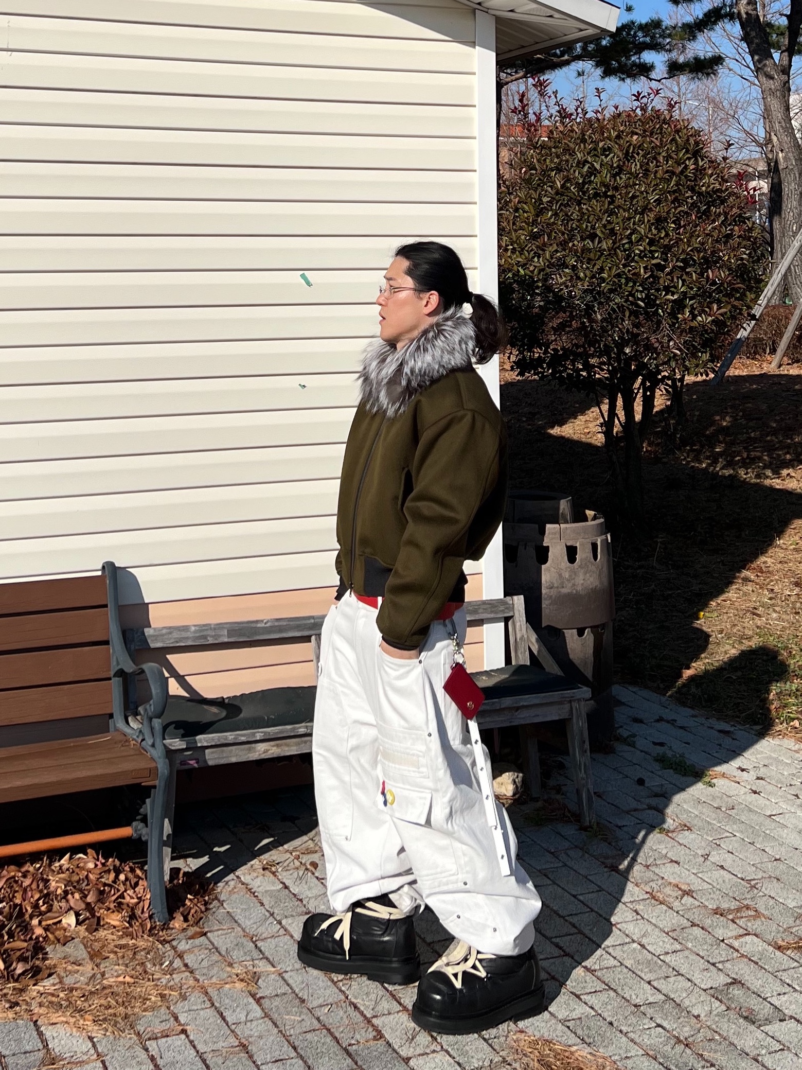 Nos Couleurs x Koin x Llud Rivet Carpenter Pants White, Undermycar Code Name Valkyrie Silver Fox Collar Virgin Wool Jacket Olive - 24FW 착용 스타일 - 3