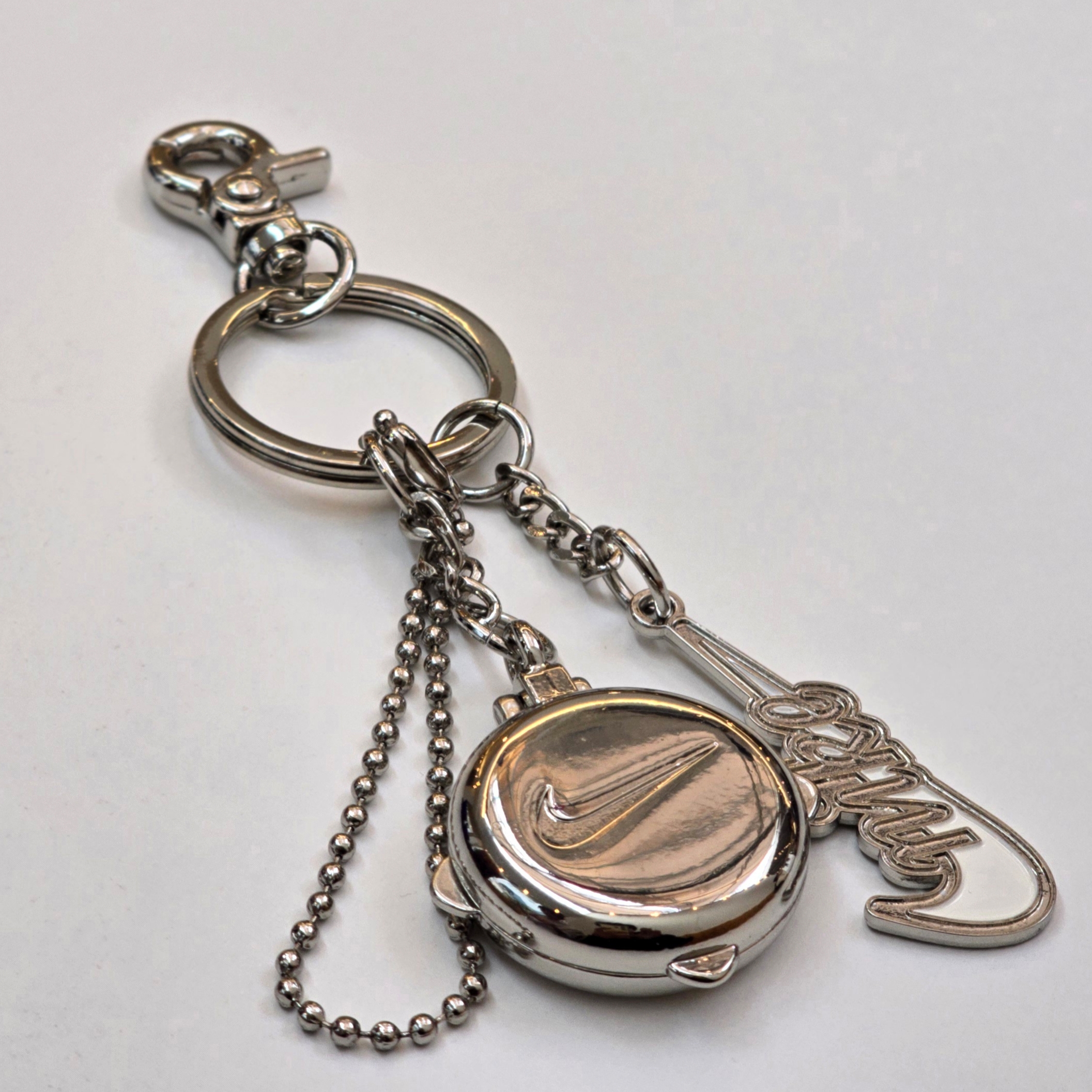 Nike 50th Anniversary Special Keyring Set 착용 스타일 - 1