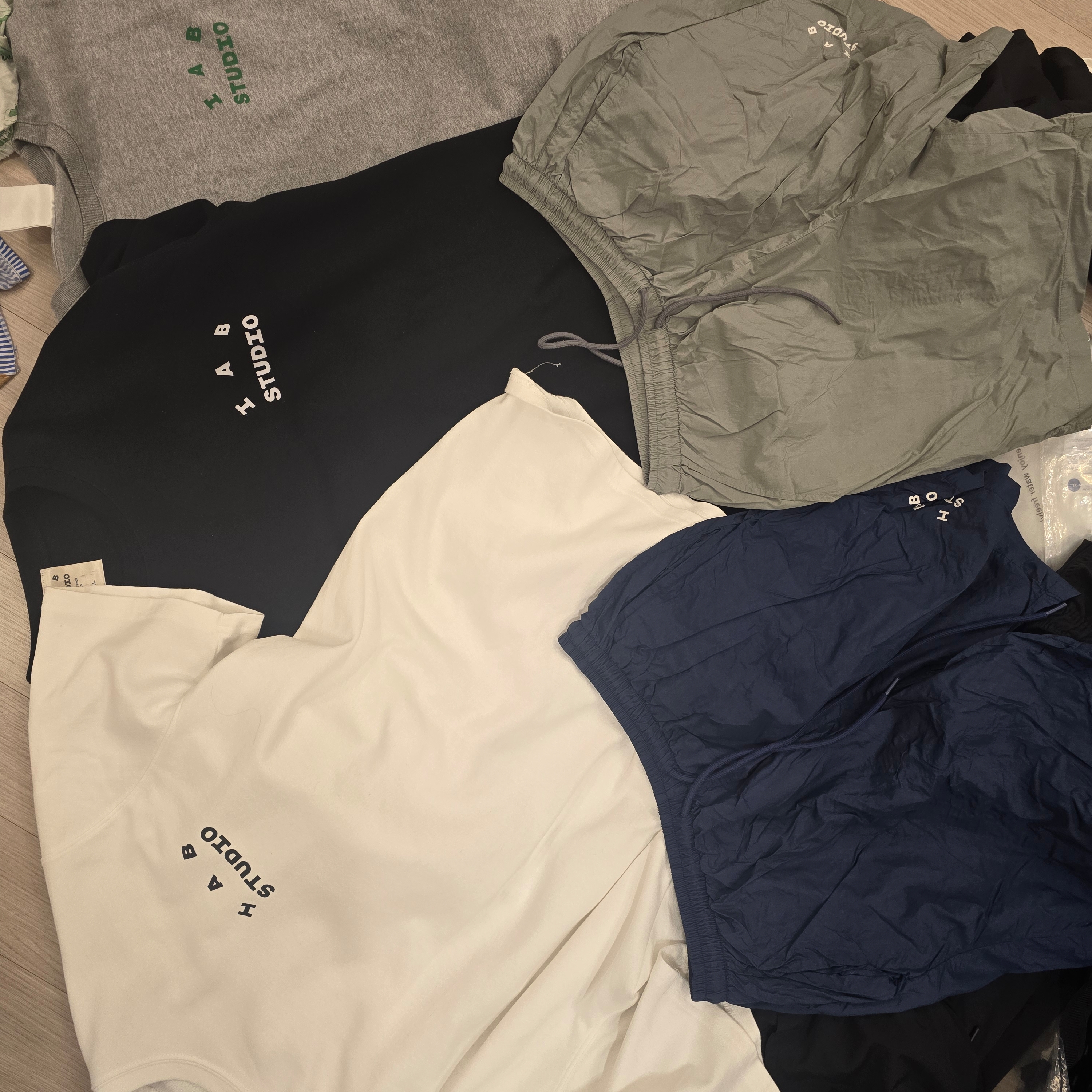 IAB Studio T-Shirt White - 23FW, IAB Studio T-Shirt Gray Green - 22FW 착용 스타일