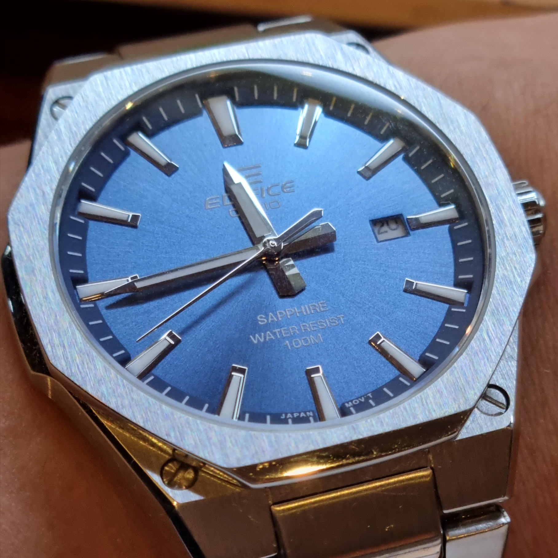 Casio EFR-S108D-2AVUDF 착용 스타일 - 2