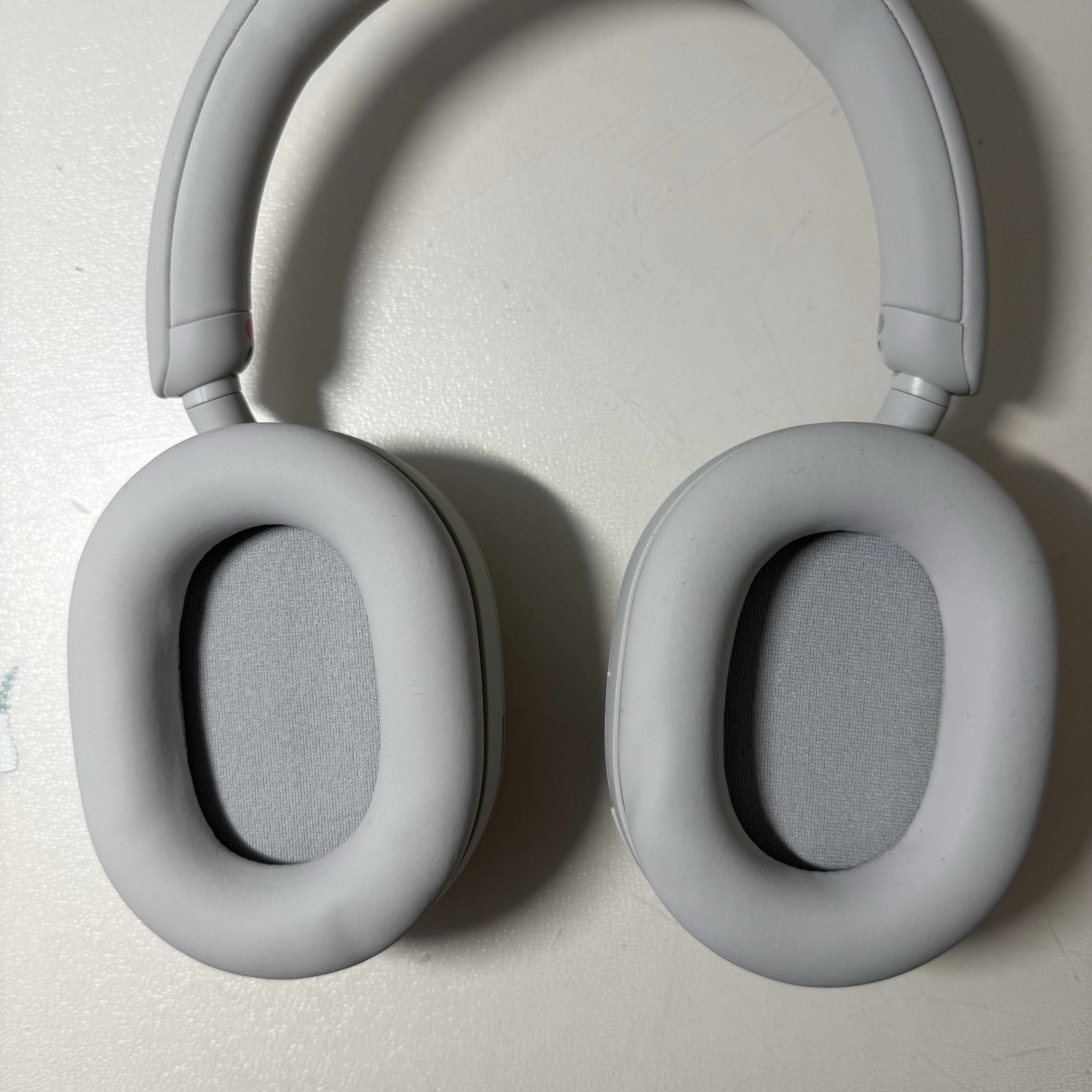 Sony WH-1000XM5 Black (Korean Ver.) 착용 스타일 - 2