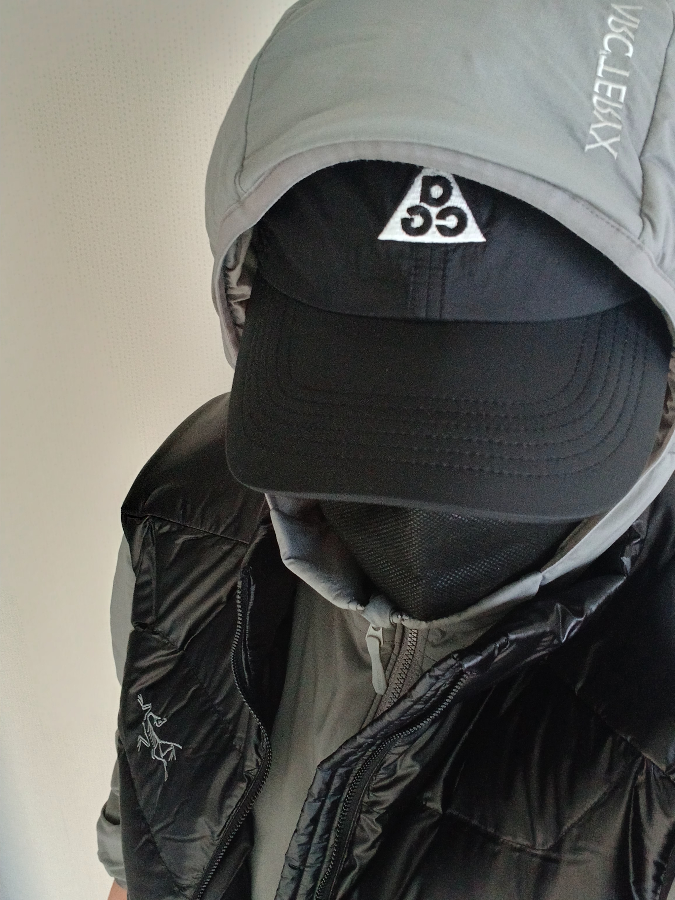 Arc'teryx Atom Hoody Void, Arc'teryx Cerium SV Vest Black 착용 스타일 - 2