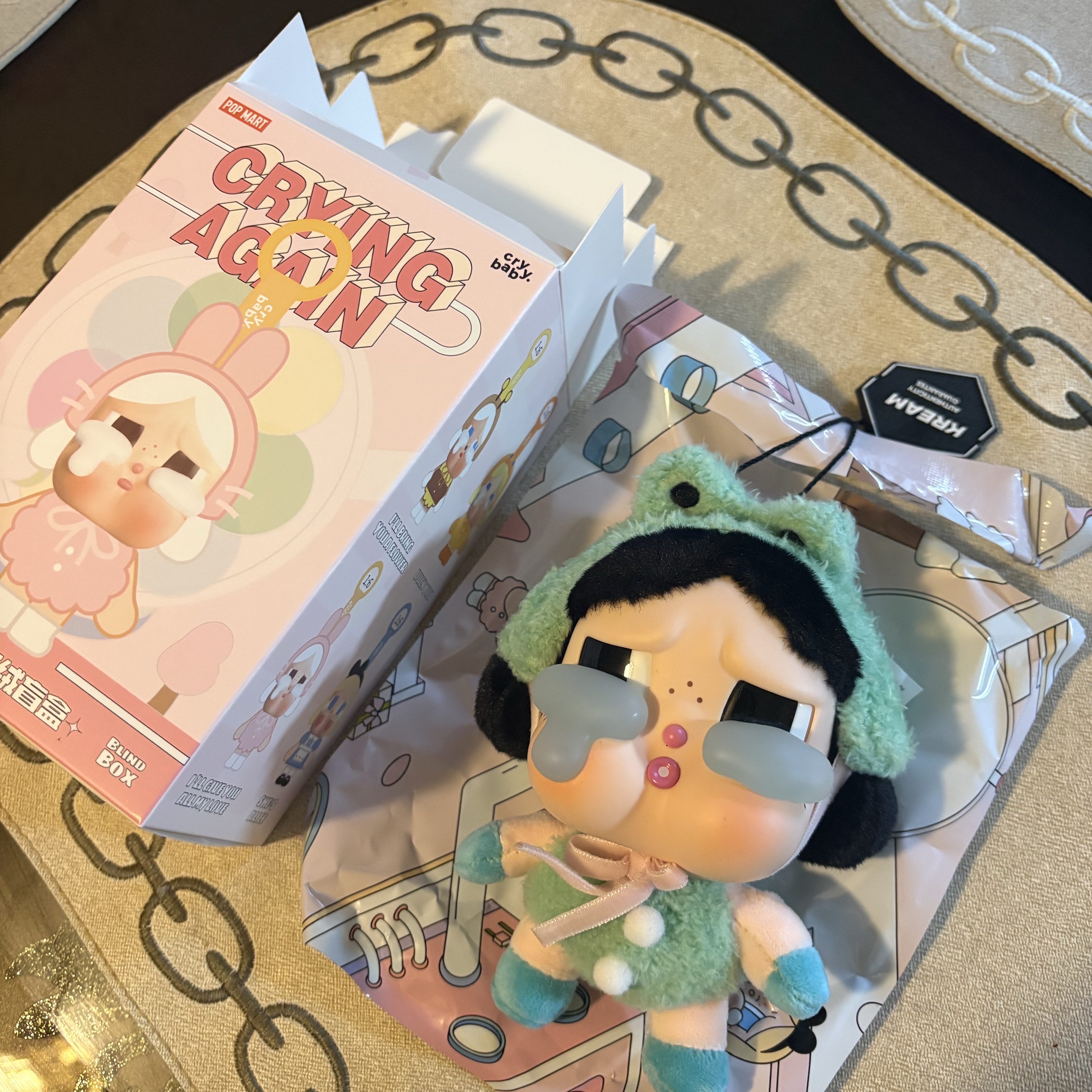 Pop Mart Crybaby Crying Again Series Plush Keyring What A Frog (Opened Case) 착용 스타일