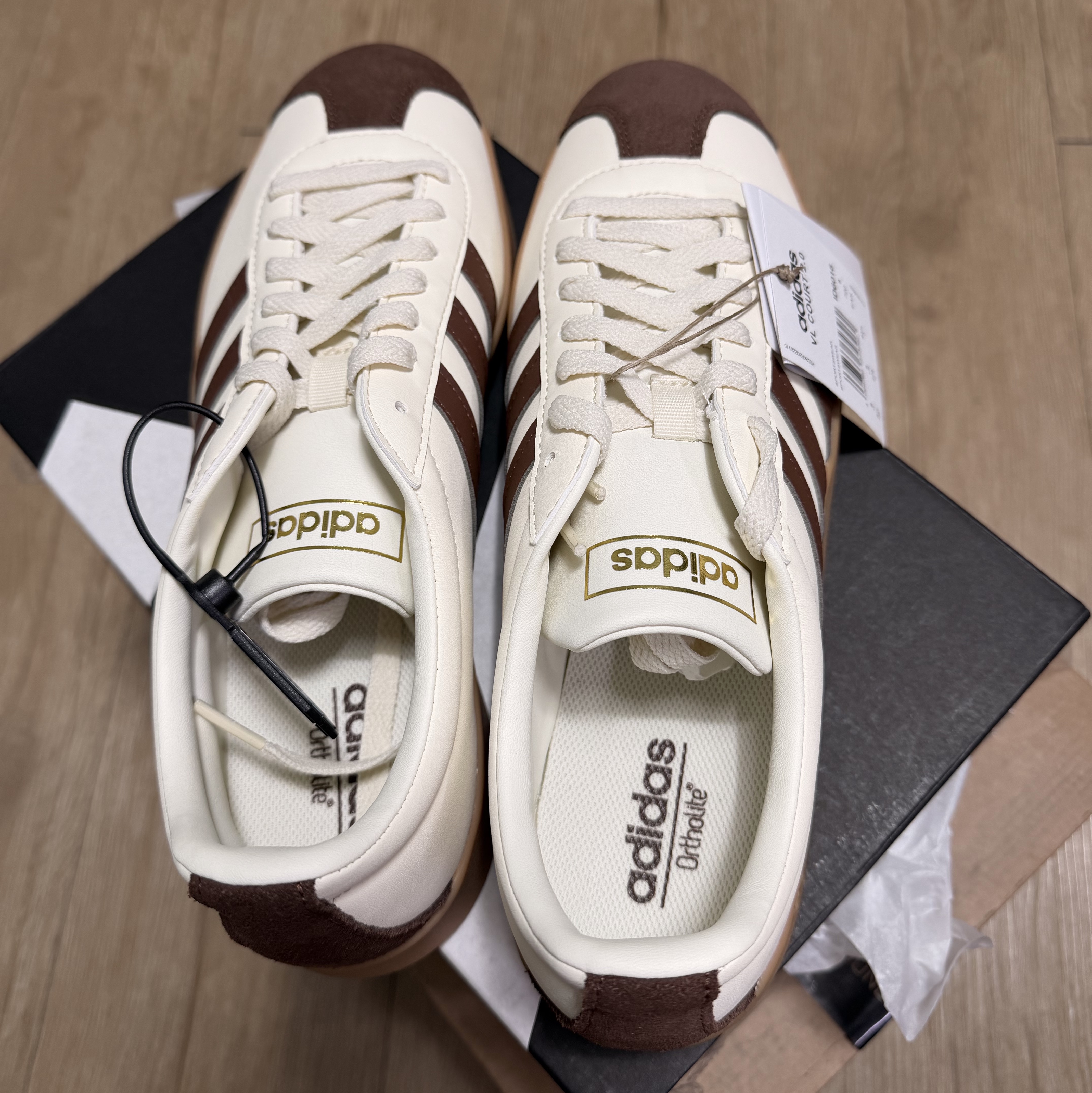 Adidas VL Court 2.0 Cream Brown 착용 스타일 - 1