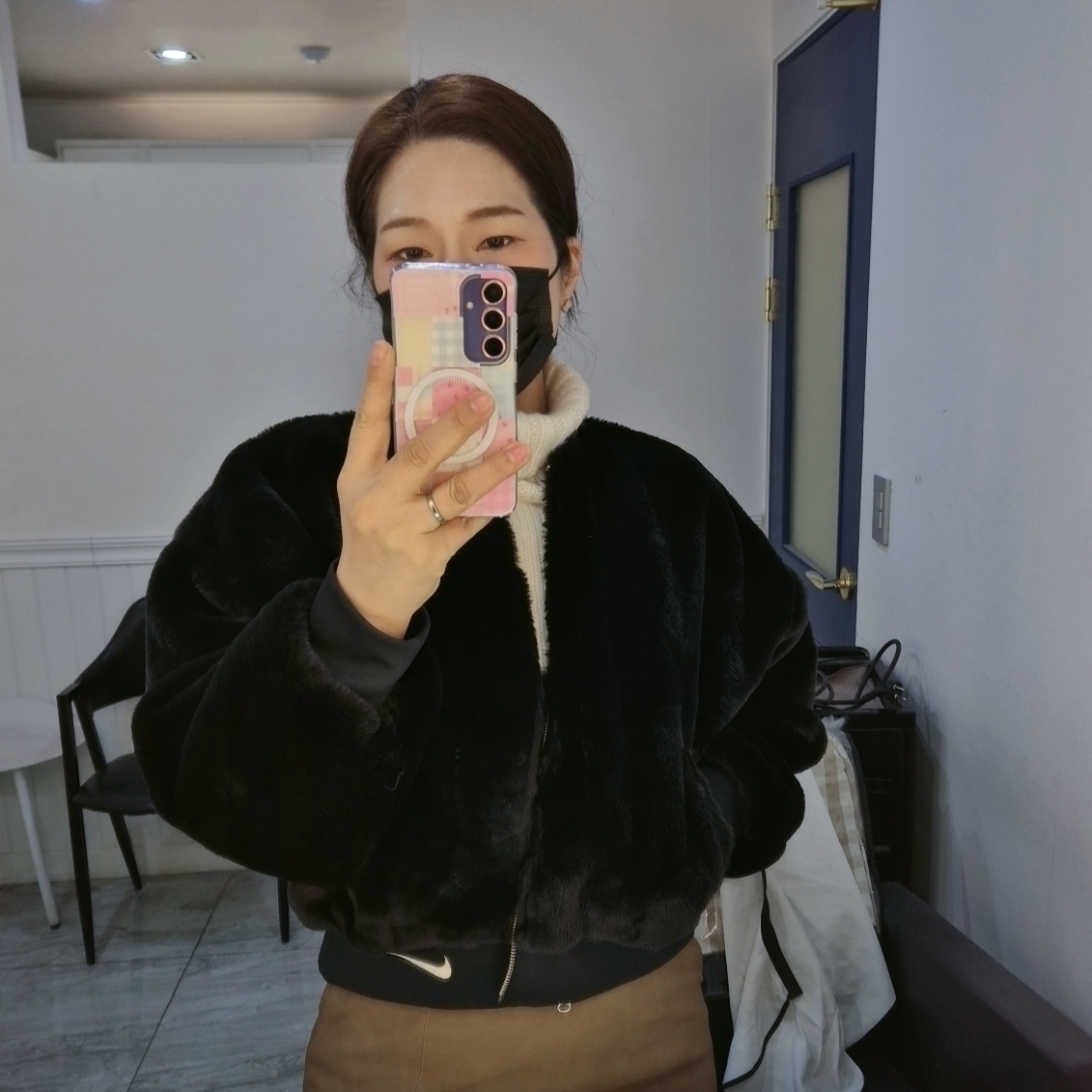 Nike NSW Reversible Faux Fur Bomber Jacket Black - Asia 착용 스타일 - 2