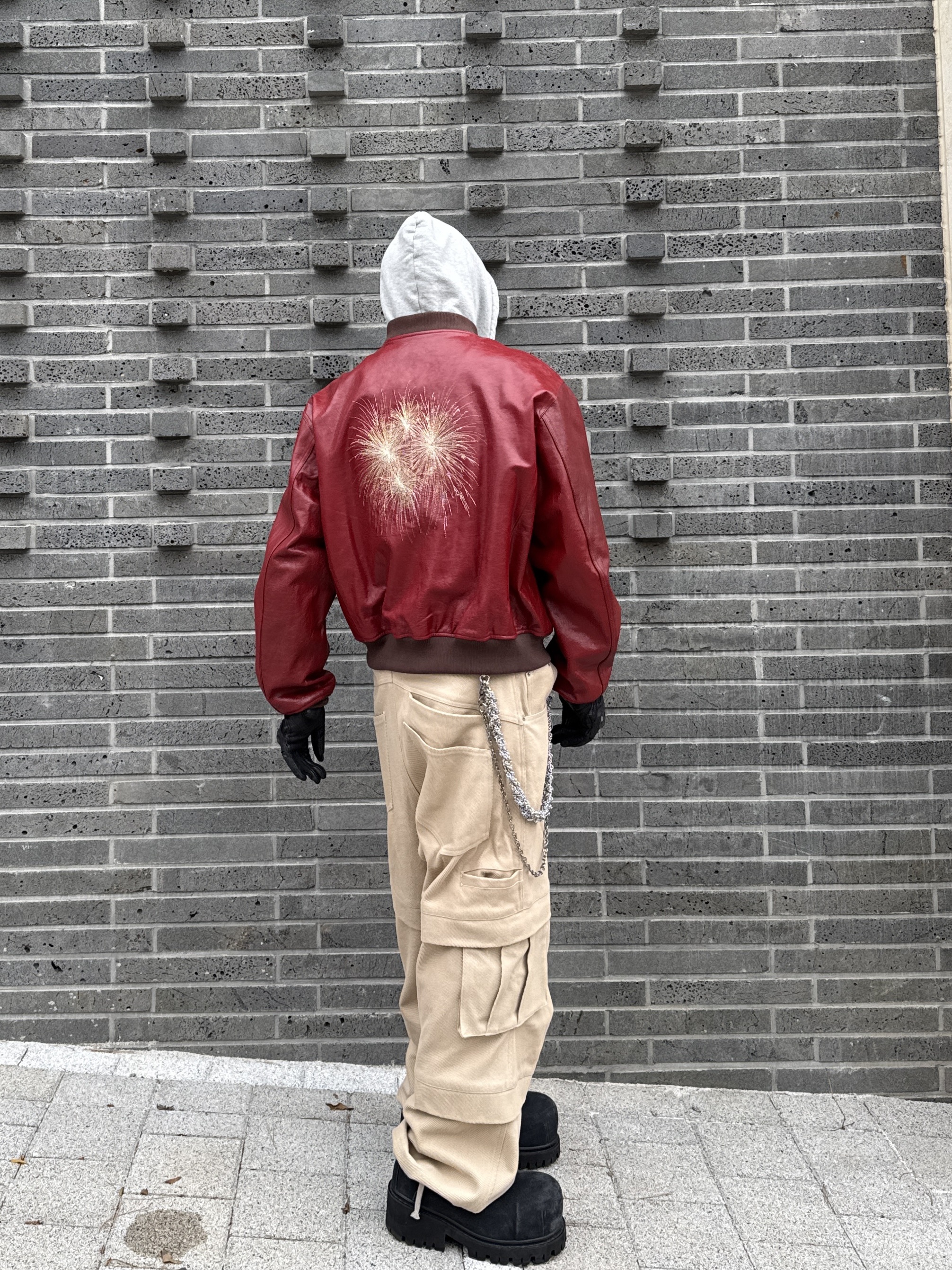 Undermycar Hommage Embraced The Fireworks Goatskin Blouson Red - 24FW, Kamien Titan Baggy Pants Beige 착용 스타일 - 6