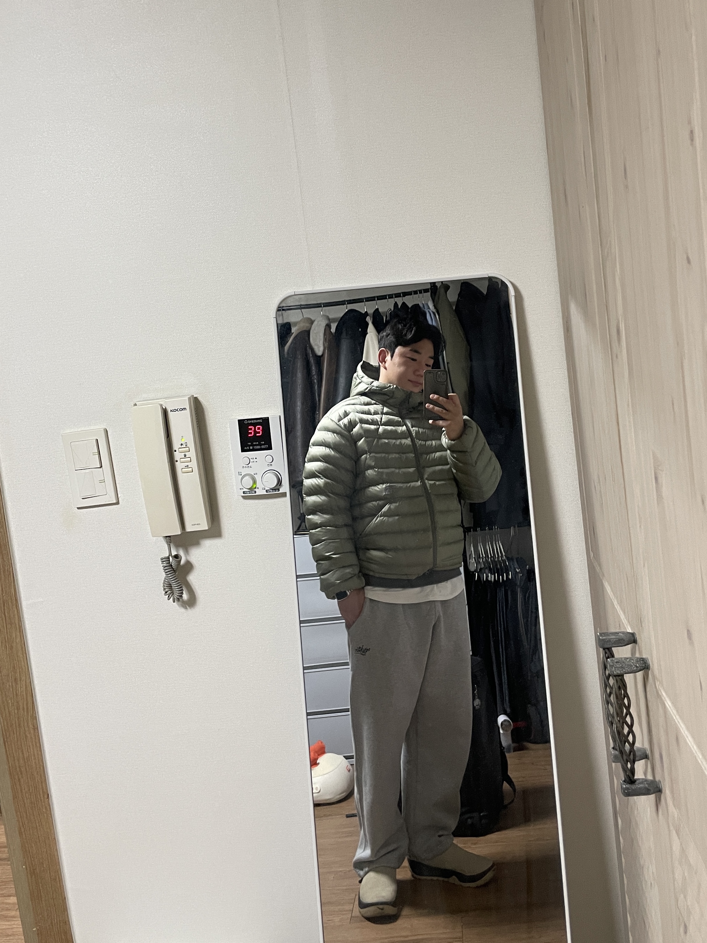 The North Face Ventus On Jacket Light Khaki 착용 스타일 - 2