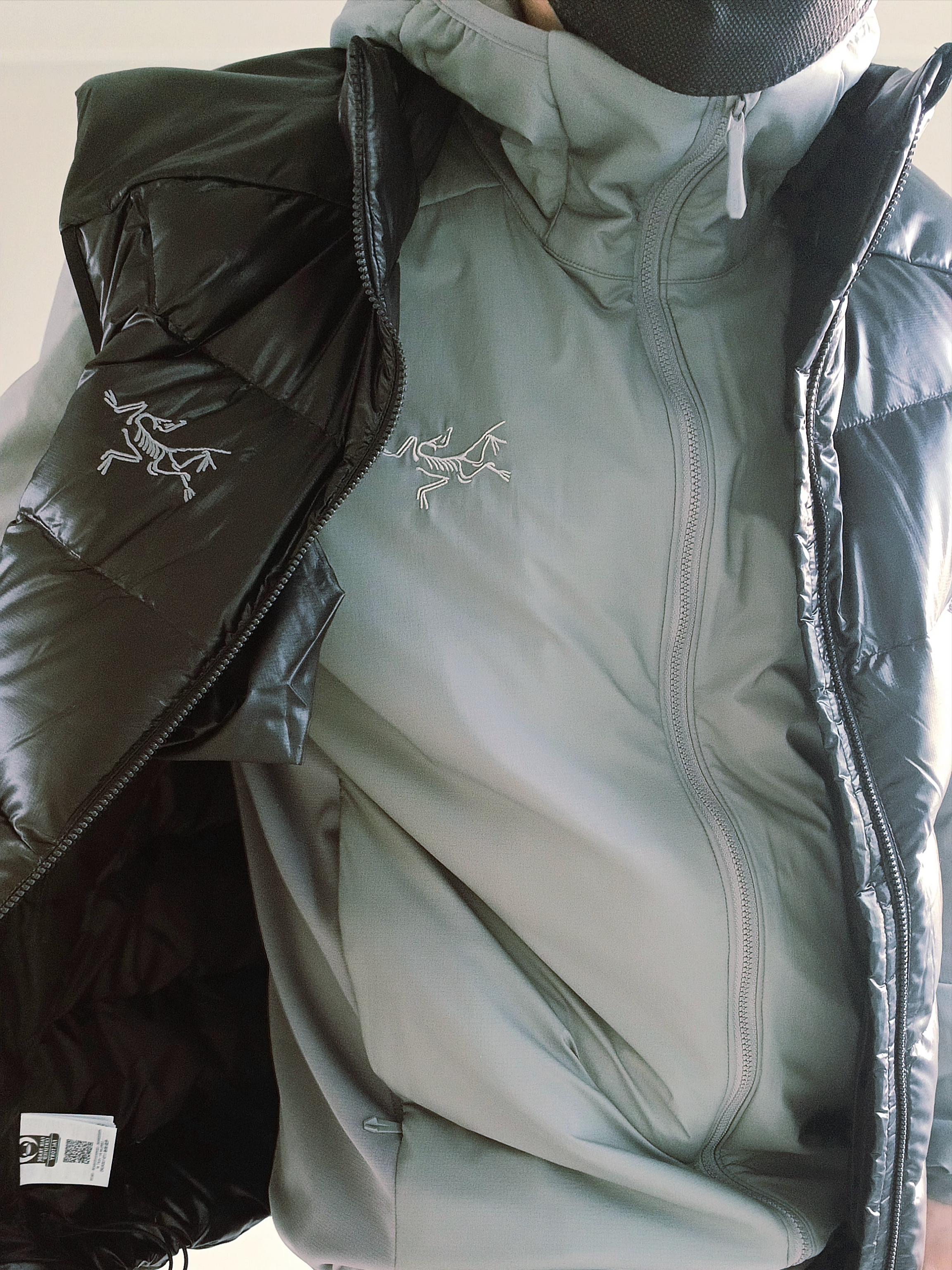 Arc'teryx Atom Hoody Void, Arc'teryx Cerium SV Vest Black 착용 스타일 - 3