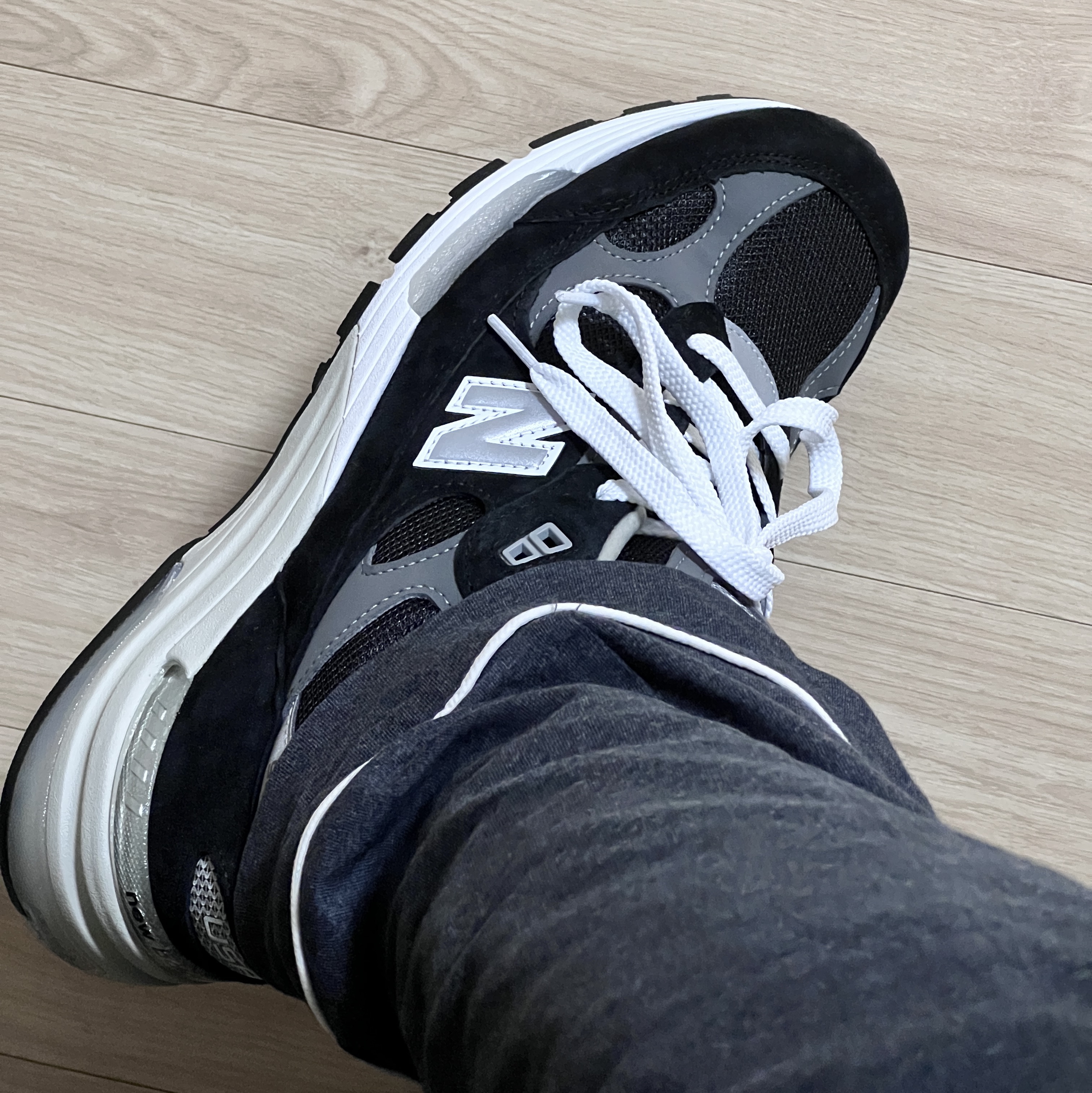 New Balance 992 Made in USA Core Black Grey 착용 스타일 - 1