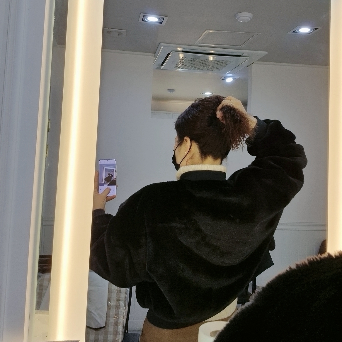 Nike NSW Reversible Faux Fur Bomber Jacket Black - Asia 착용 스타일 - 1