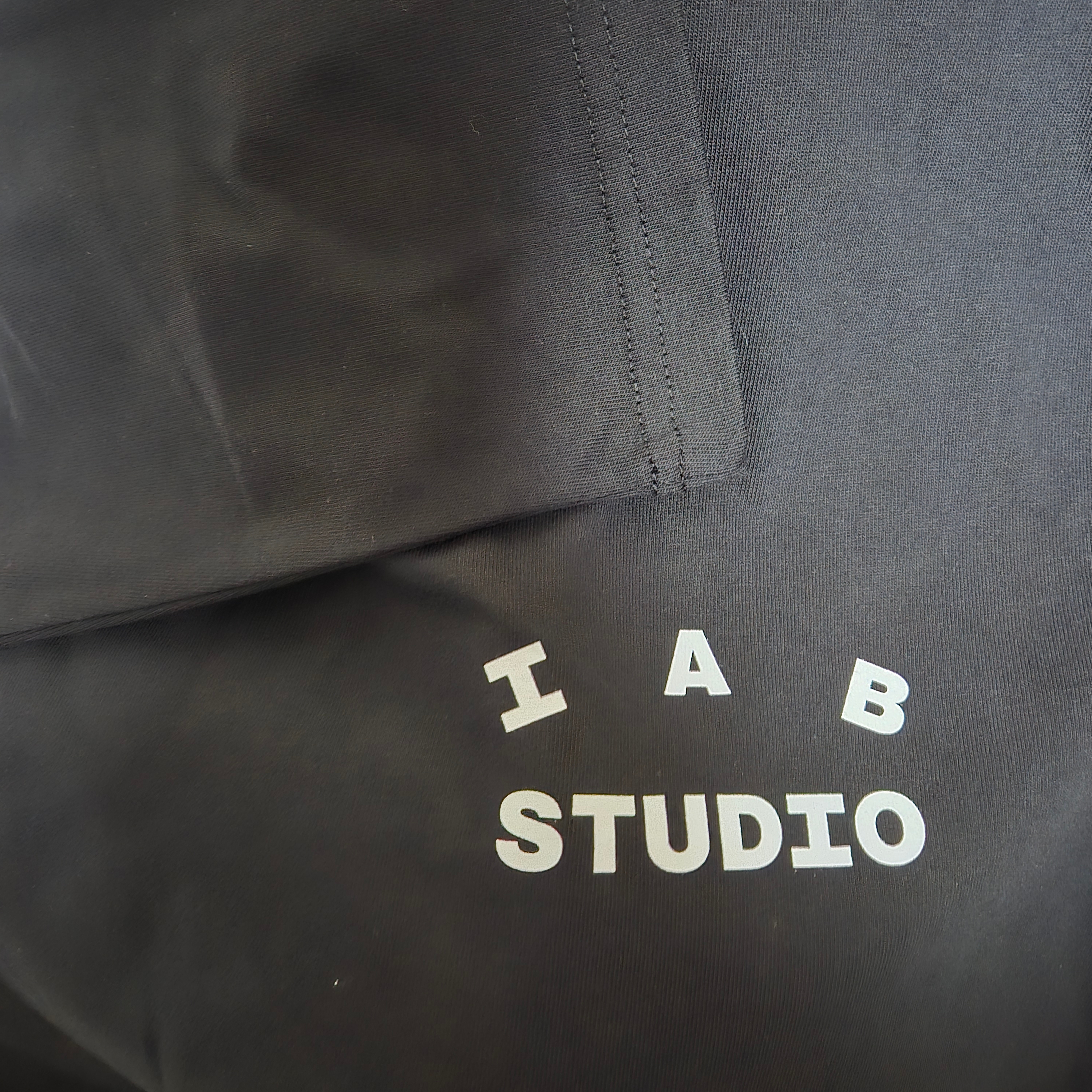 IAB Studio IAB Light Long Sleeve Black 착용 스타일