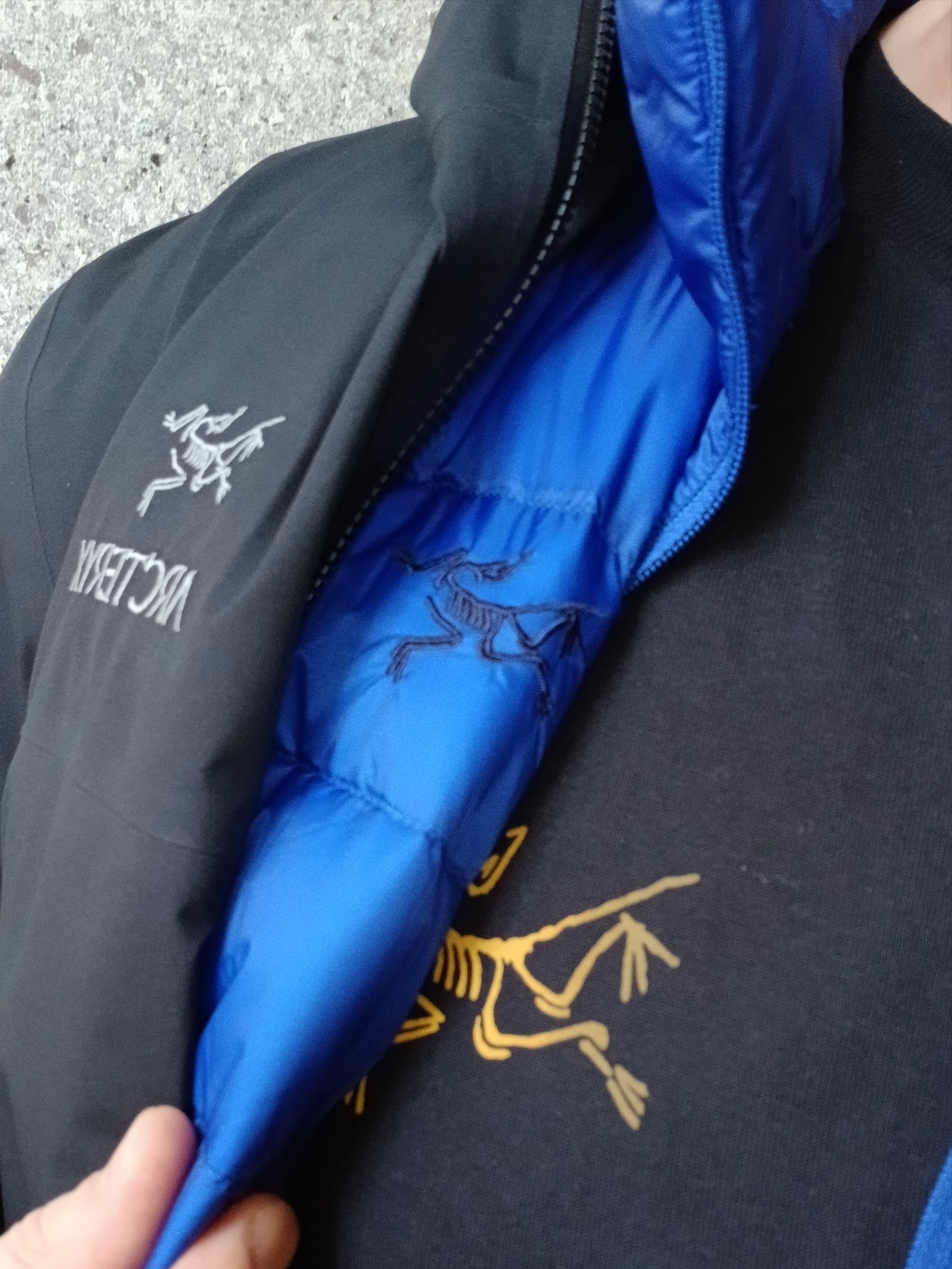 Arc'teryx Kragg Cotton LS T-Shirt 24K Black, Arc'teryx Cerium Hoody Vitality 착용 스타일 - 1