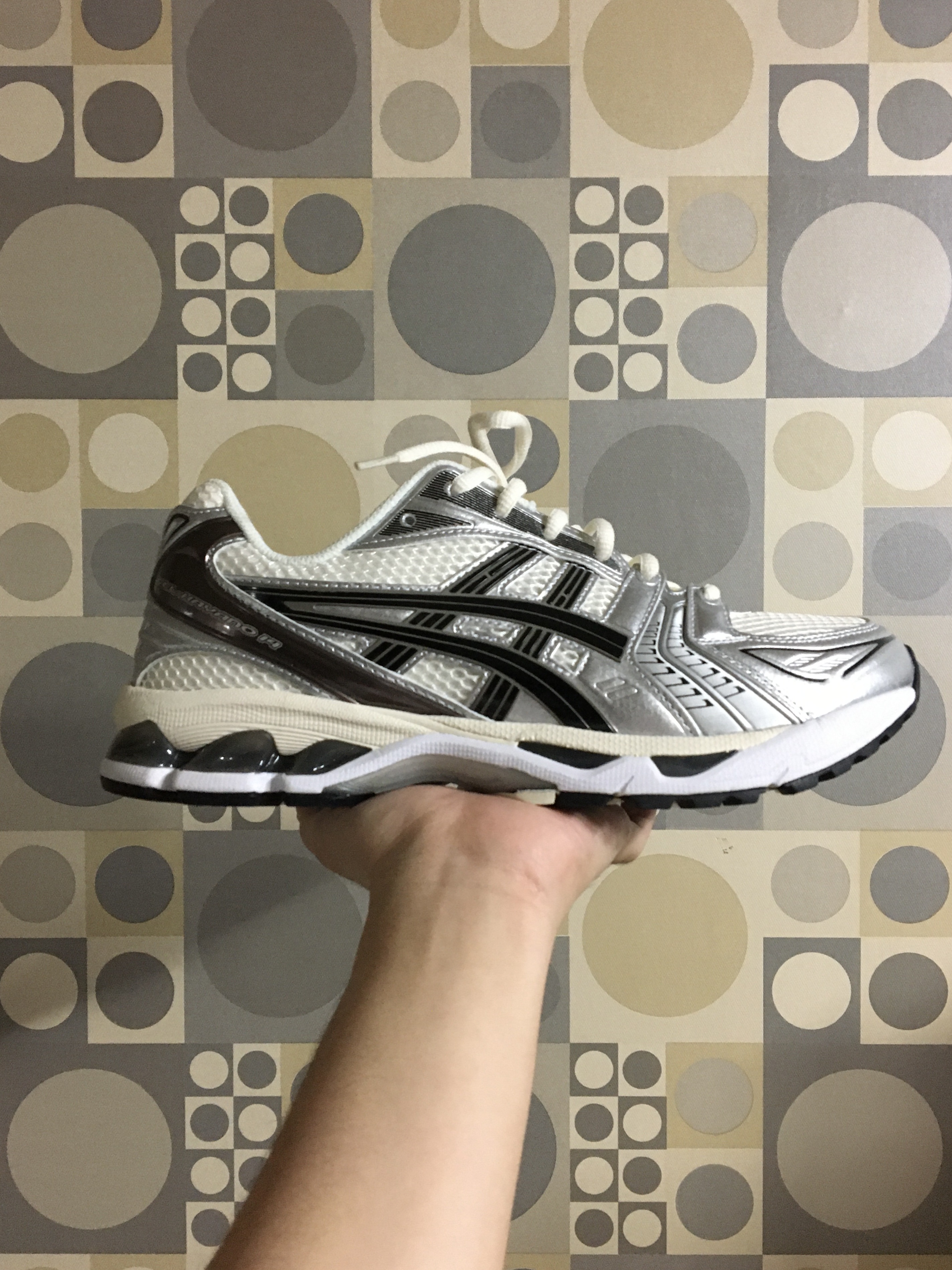 Asics Gel-Kayano 14 Cream Black 착용 스타일
