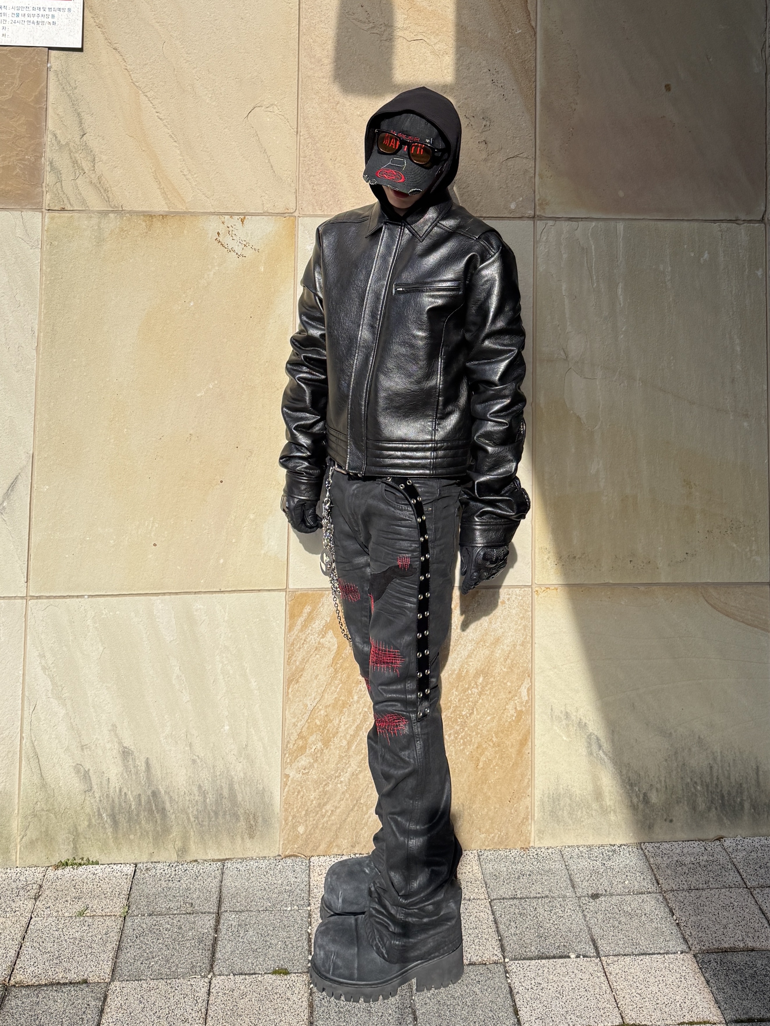 Undermycar x Emostanceclub Emoun Destroyed Cowhide Suede Red Stitch Denim Toreador - 23FW, Balenciaga Stomper Bootie Black 착용 스타일 - 8