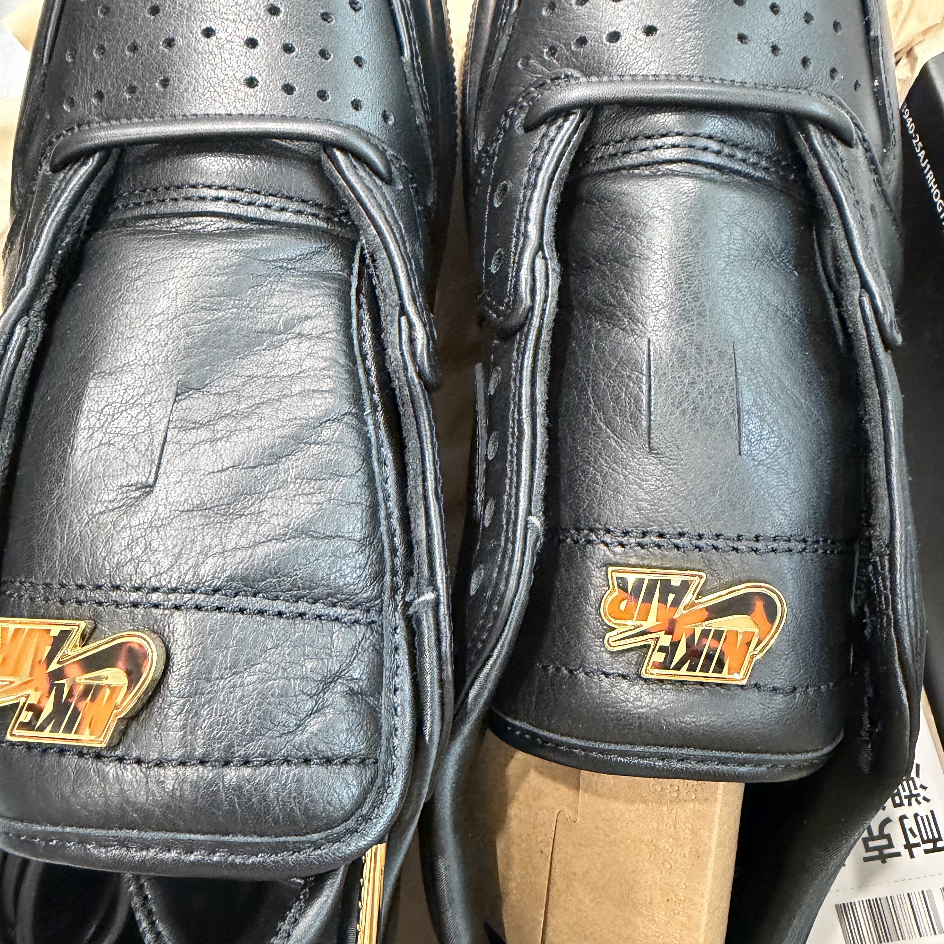 Jordan 1 Retro Low OG Black Metallic Gold 착용 스타일 - 6