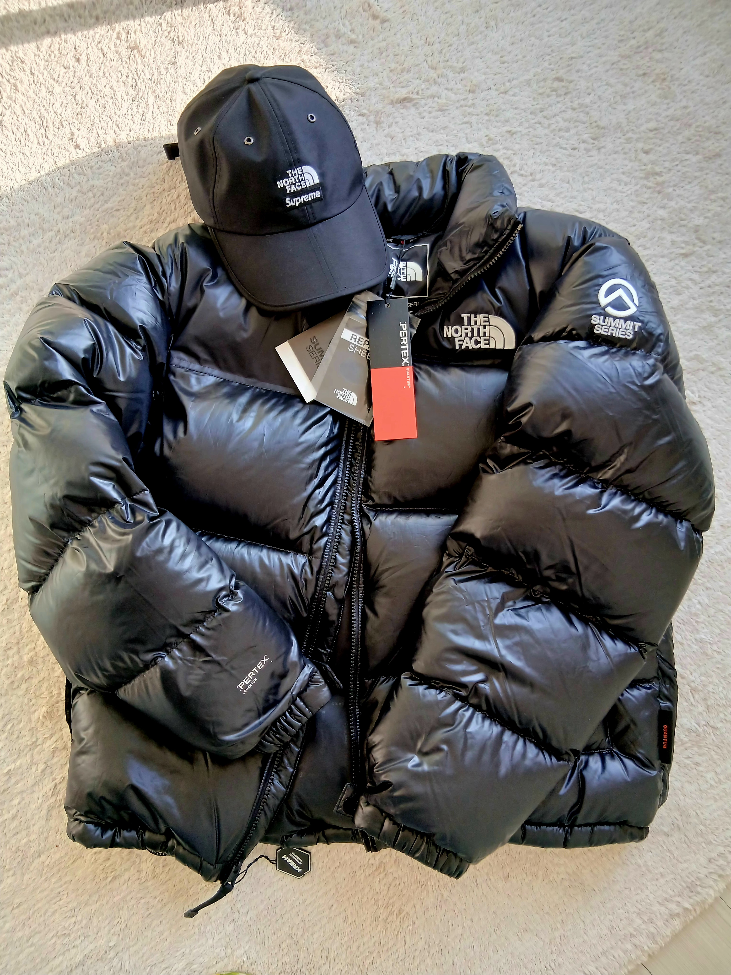 Supreme x The North Face Split 6-Panel Black - 24SS, The North Face Quantum Nuptse RDS Jacket Black 착용 스타일 - 1