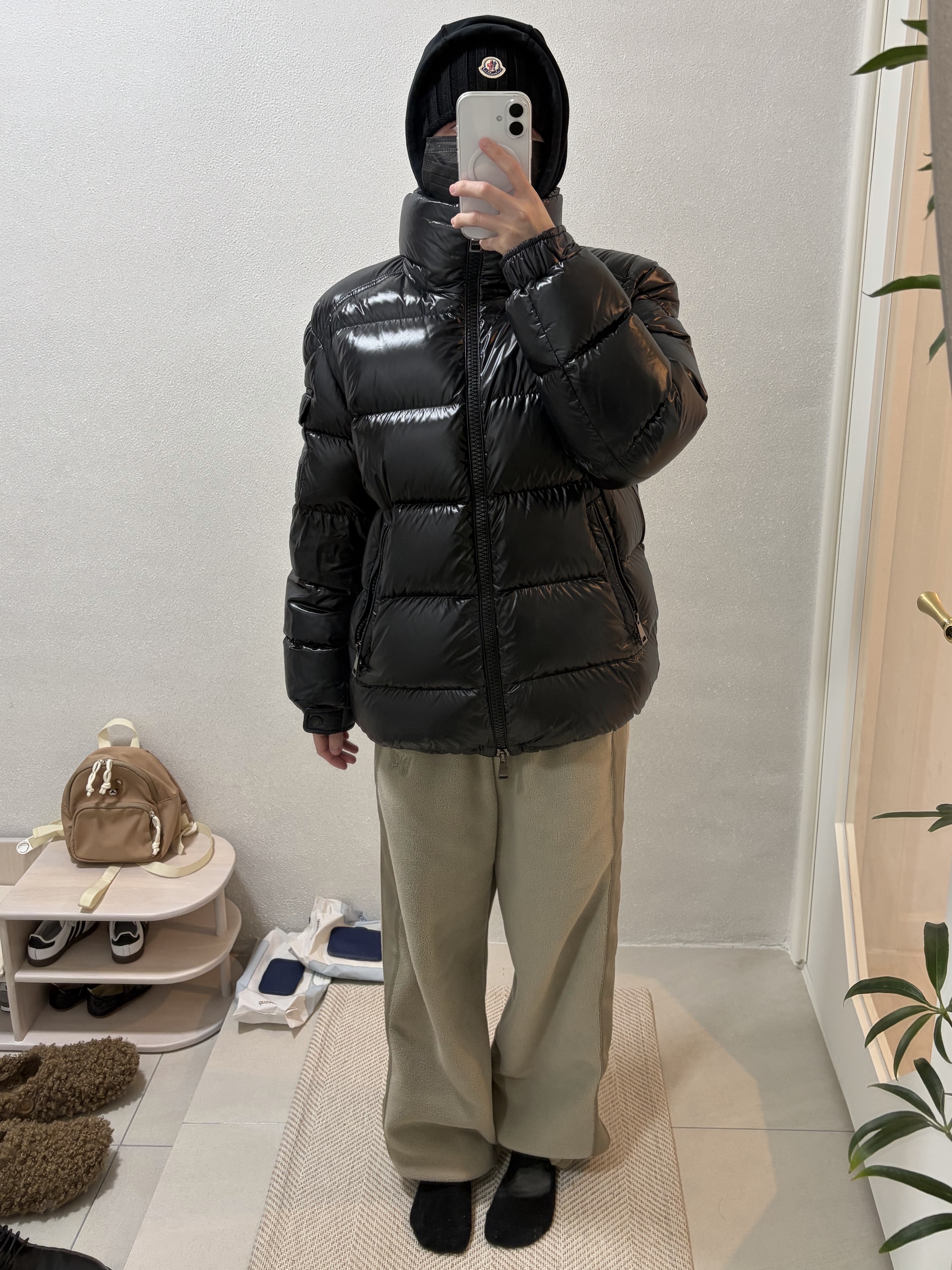 (W) Moncler Wool Beanie Black - 25FW, Uniqlo x Needles Fleece Wide Pants Beige - KR 착용 스타일