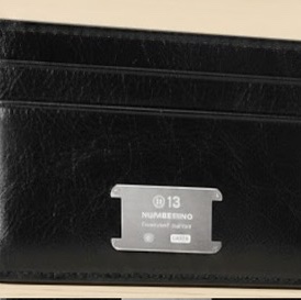 NUMBERING #1050 Cracked Leather Card Holder Black/Silver 착용 스타일